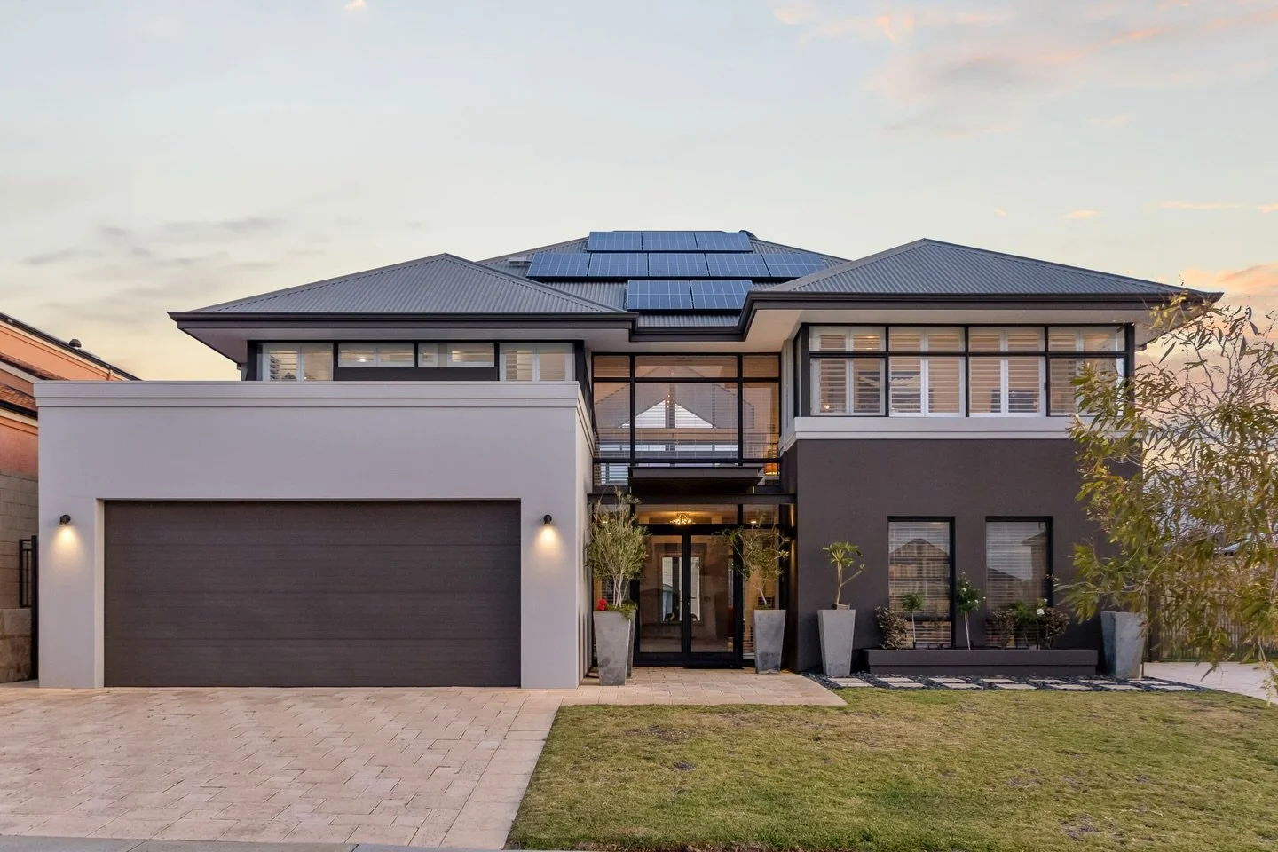 Sunlit Coastal Haven

16 Baton Rouge Drive, Mindarie

🛏 4 Bed
🛁 2 Bath
🚗 2 Garage
🏊 Pool

Defined by high ceilings, luminous interiors and expansive living zones flowing to an ocean-view balcony and sparkling pool, this beautifully balanced home 