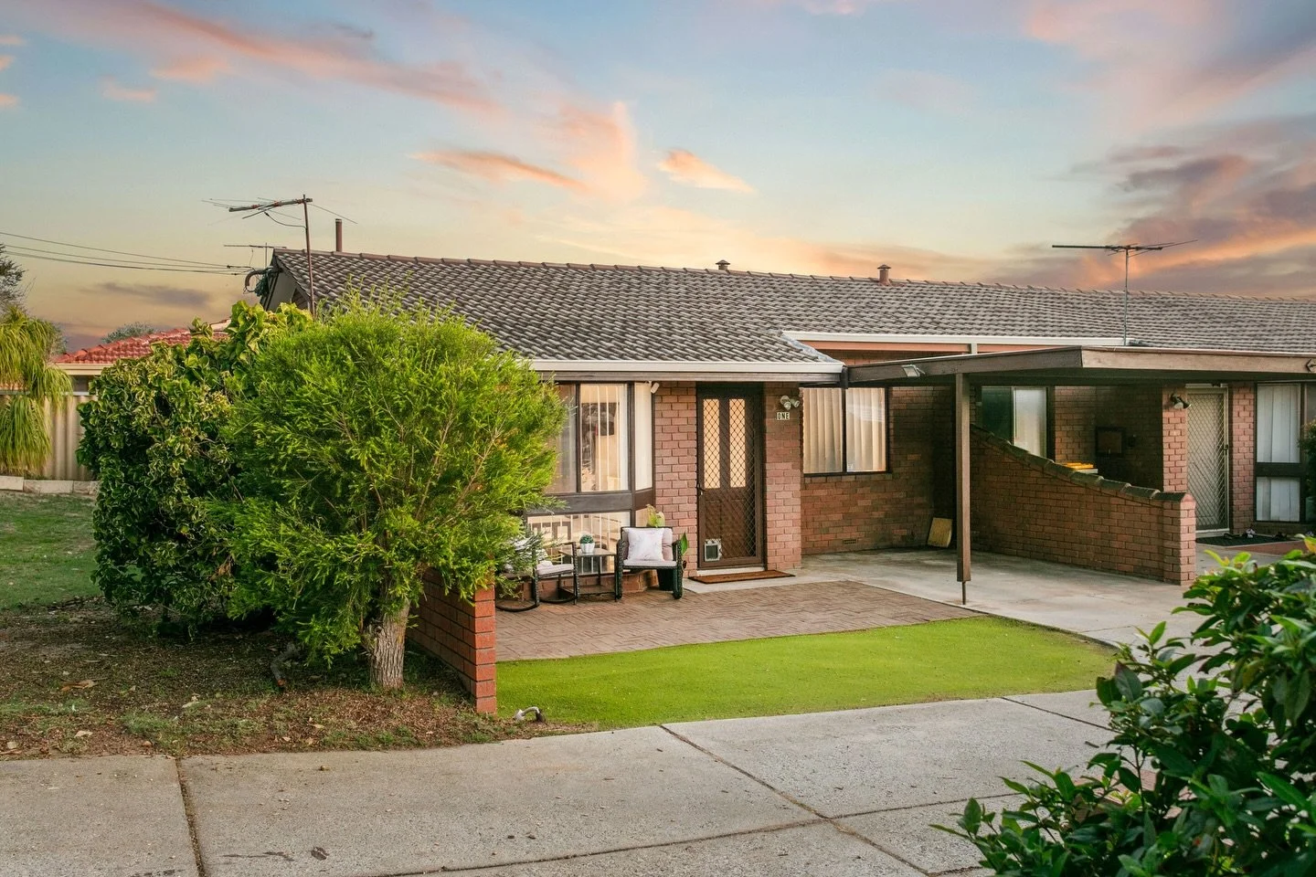 Relaxed Boutique Living | For Sale

1/163 Tyler Street, Tuart Hill

2 bedrooms | 1 bathroom | 1 car garage

Brimming with charm and character, this light-filled residence offers flexible living spaces and a private alfresco, perfect for relaxed, easy