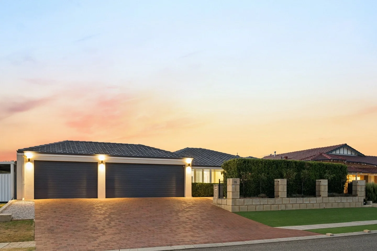 FOR SALE // COASTAL ELEGANCE

📍 75 Bayport Circuit, Mindarie

4 Bedrooms | 2 Bathrooms | 3-Car Garage

Showcasing Hamptons-inspired coastal elegance with striking architectural character, this sunlit sanctuary features soaring vaulted ceilings, expa
