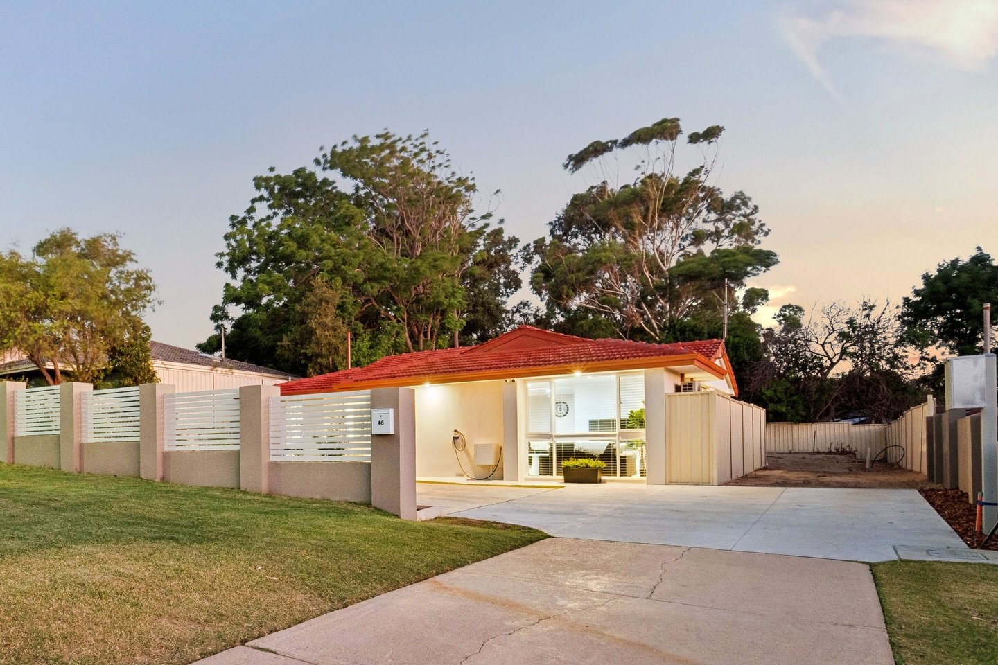 FOR SALE // STYLISH SIMPLICITY

📍 46 Craigie Drive, Craigie

3 Bedrooms | 2 Bathrooms

A sunlit, beautifully presented sanctuary with modern finishes and open-plan living, designed for effortless everyday comfort.

Step outside to a charming alfresc