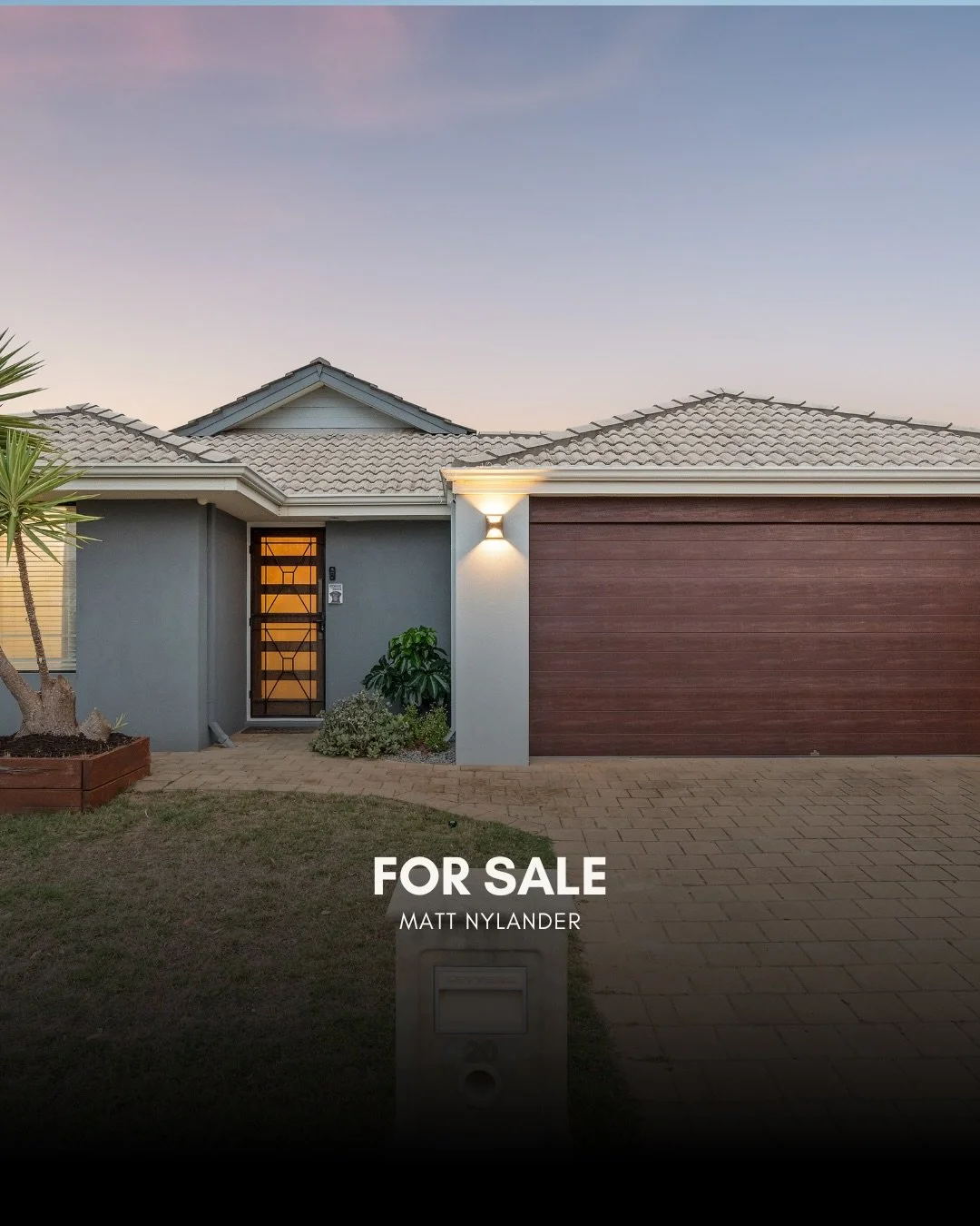 FOR SALE // 20 Leeway Loop, Alkimos

4 🛏️ | 2 🛁 | 2 🚗

Light-Filled Comfort.

Defined by soft tones and warm finishes, with feature panelling adding a subtle layer of character, this thoughtfully designed home opens to a sunlit open-plan living an