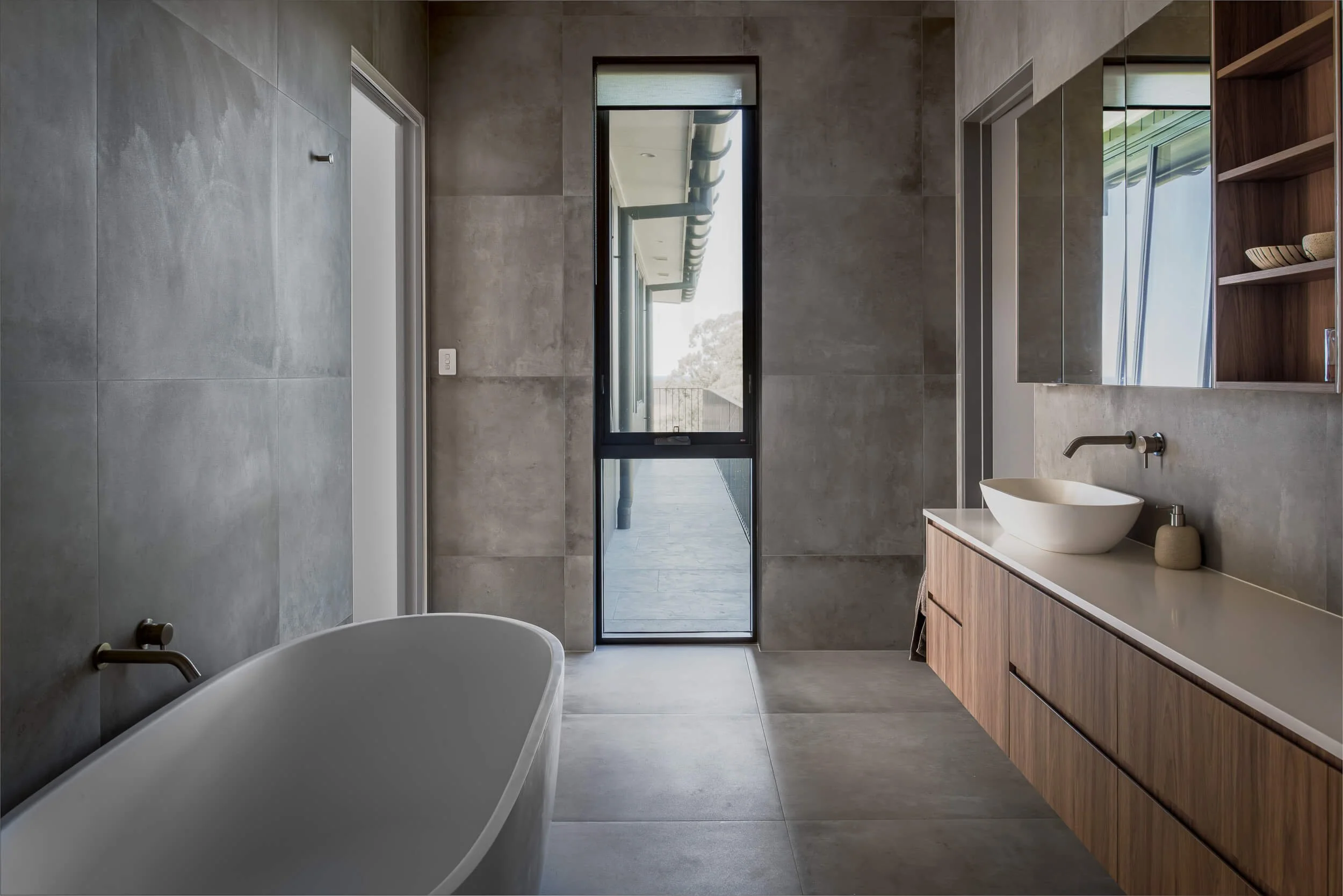 Clean modern lines at Seven Mile. Premium architectural photography and film documenting an off-grid custom build by QBC Constructions in Regional NSW.