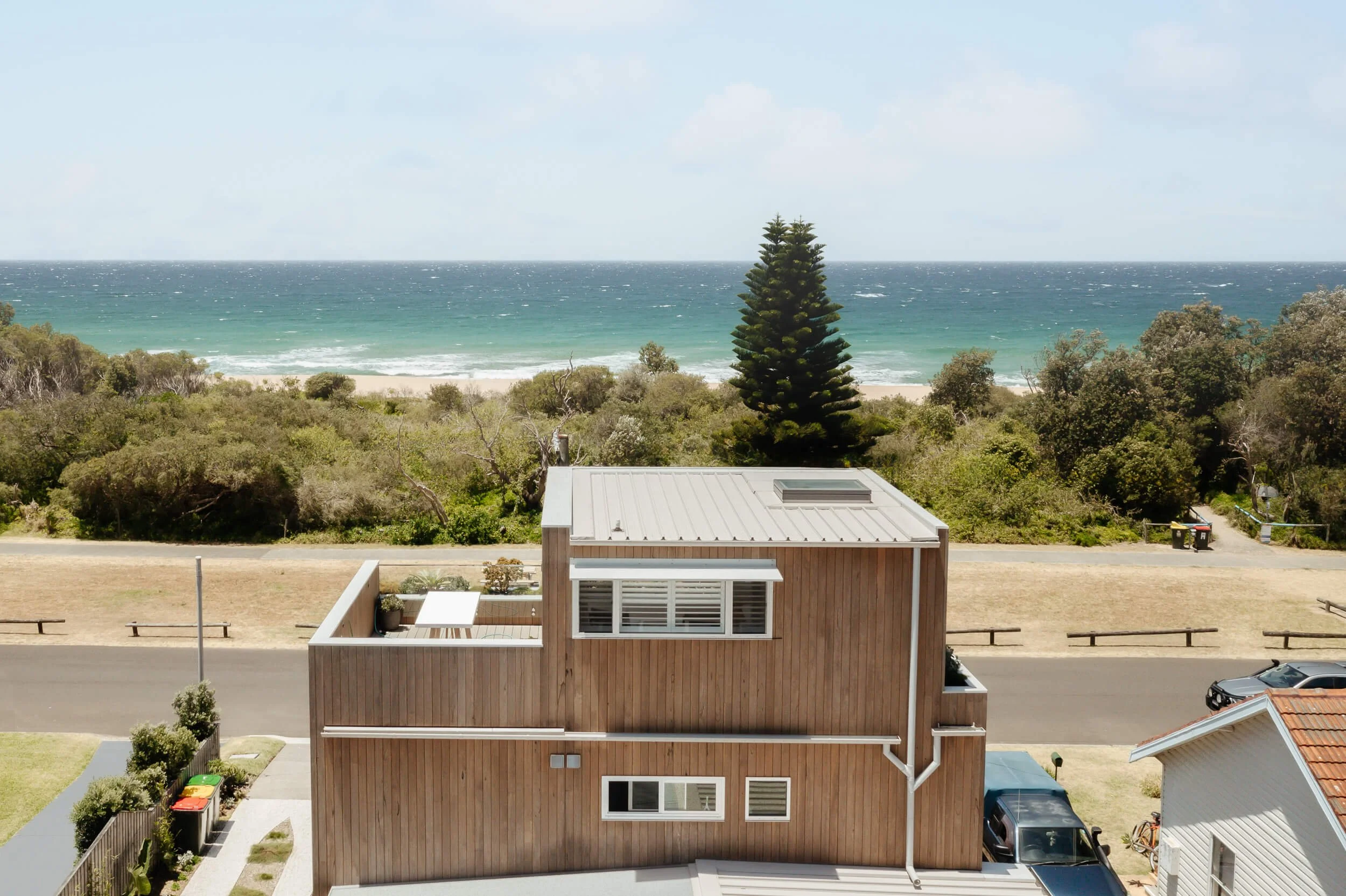 Dual-wing coastal architecture at Pacific 5. Premium architectural photography and film documenting true materiality, spatial flow, and craftsmanship for Master Builders and designers in Regional NSW