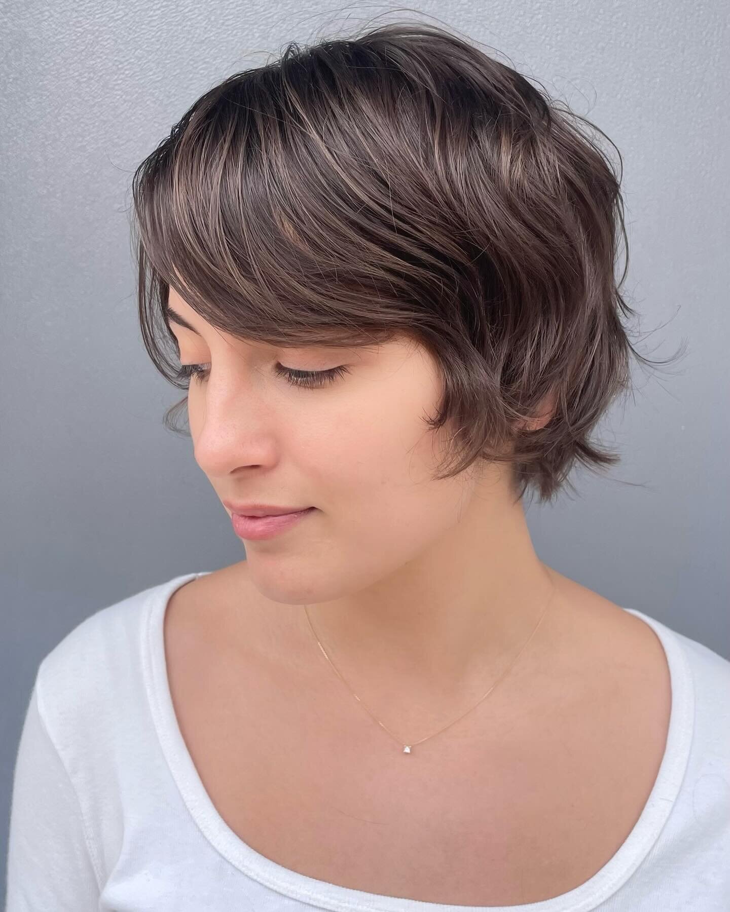 New Look for Jess💞

Shorter hair is having a moment this spring  and we&rsquo;re here for it ! 🌸

H/C by Robin @disheveled_elegance 
.
.
.
#shorthair #springhairtrends #cutecut #phillystyle #phillyhair#phillyhairstylist #bestofphilly#phillybesthair