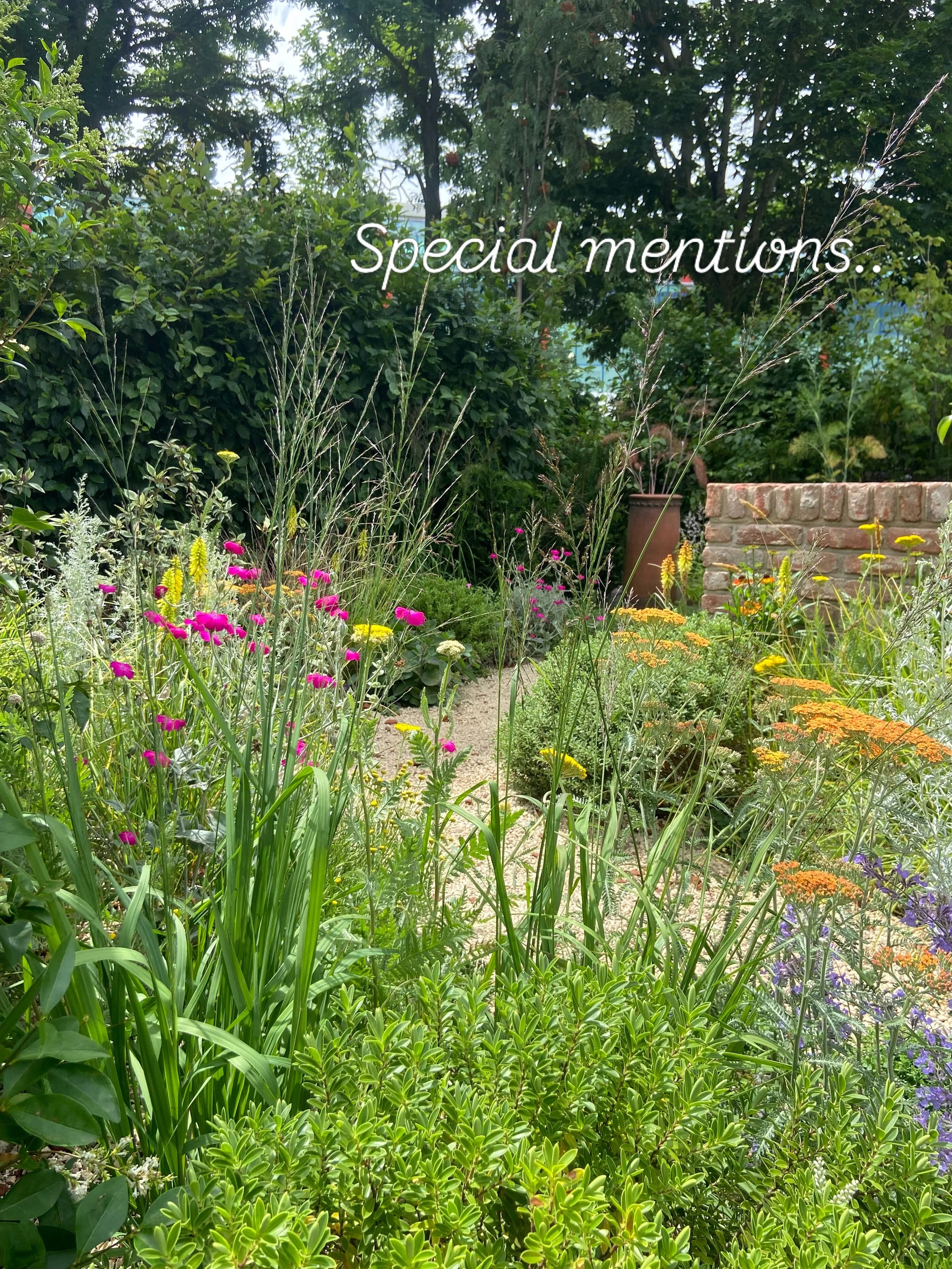 As we know, a show doesn&rsquo;t really come together off the back of one person&hellip;

@vickylincolngardendesign for getting the bones drawn down on day 1
@steph_schuerfeld_gardendesign, @cassgardendesign , @catherine_karia_garden_design and Annik