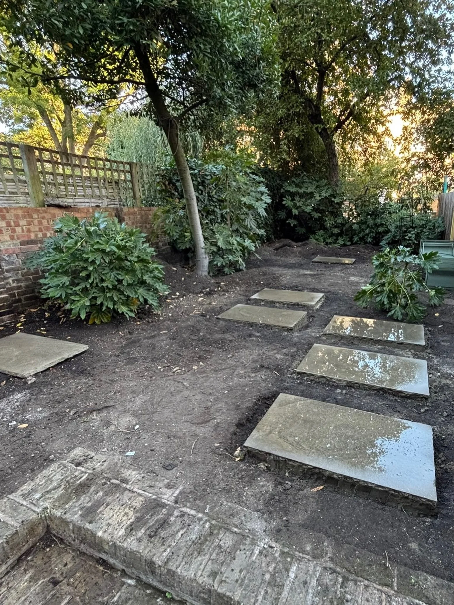 I visited the first day of build on this Camden Town garden where my design is being realised by Matt and @theo_c_h 

This space is all about proportion and scale - long gardens with mature trees need exactly that. The grid approach brings the simpli