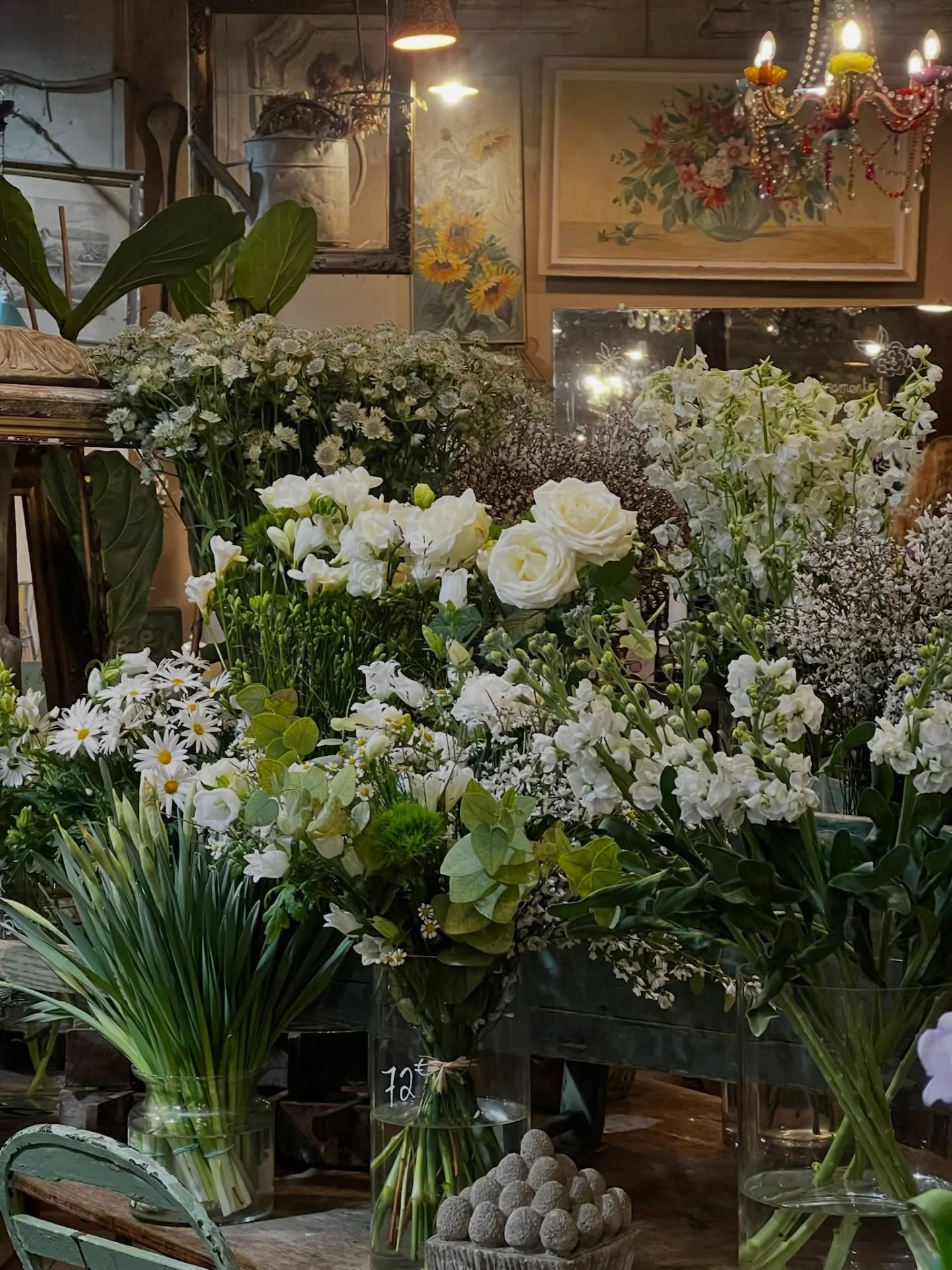 Beautiful corners of the shop lately 💙