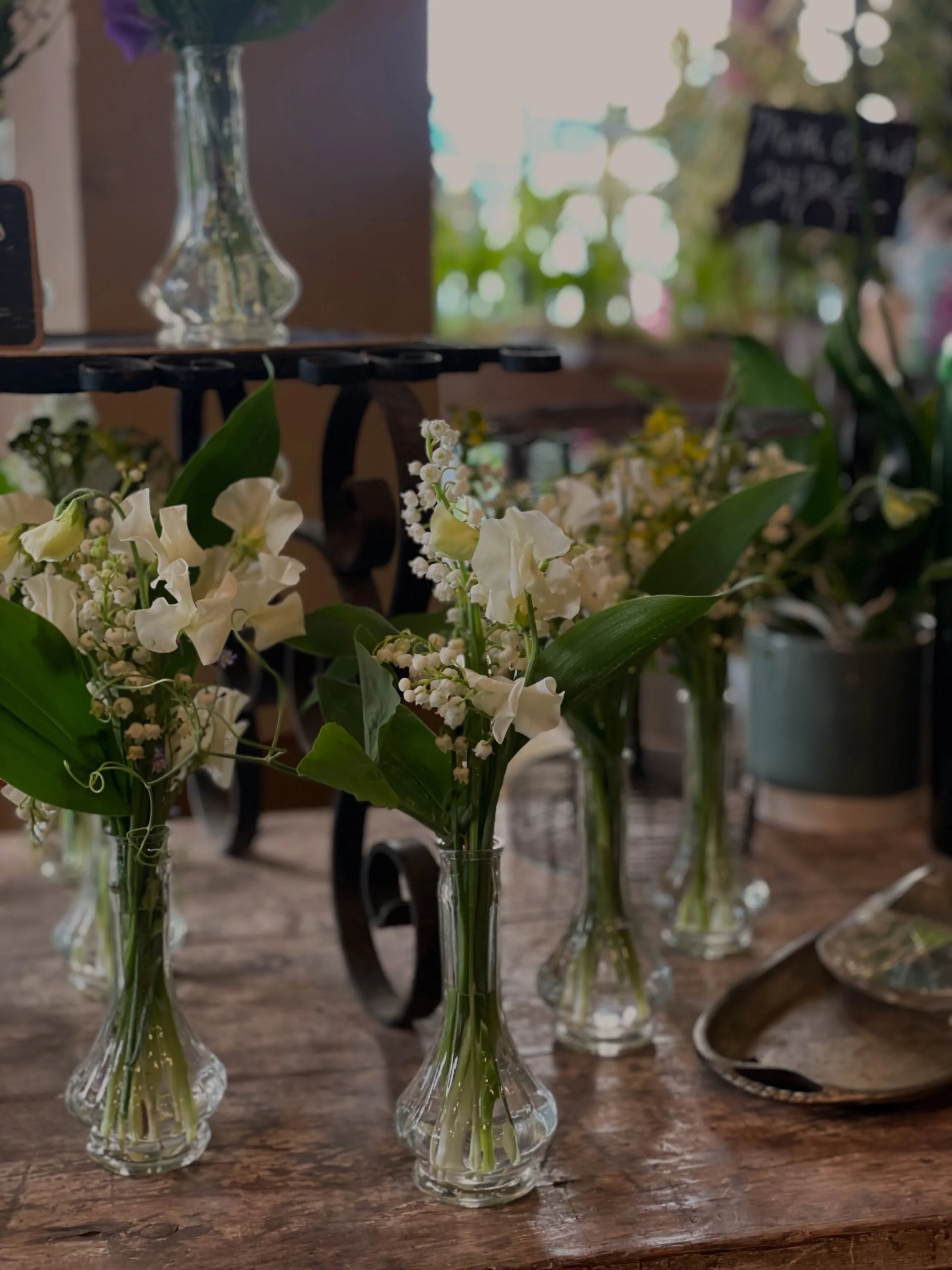 Happy to welcome you to L&rsquo;Arrosoir this Friday, May 1st from 9h - 18h to celebrate the French tradition of offering lily of the valley.

Heureux de vous accueillir 9h - 18h  dans notre boutique ce vendredi 1er mai pour c&eacute;l&eacute;brer la