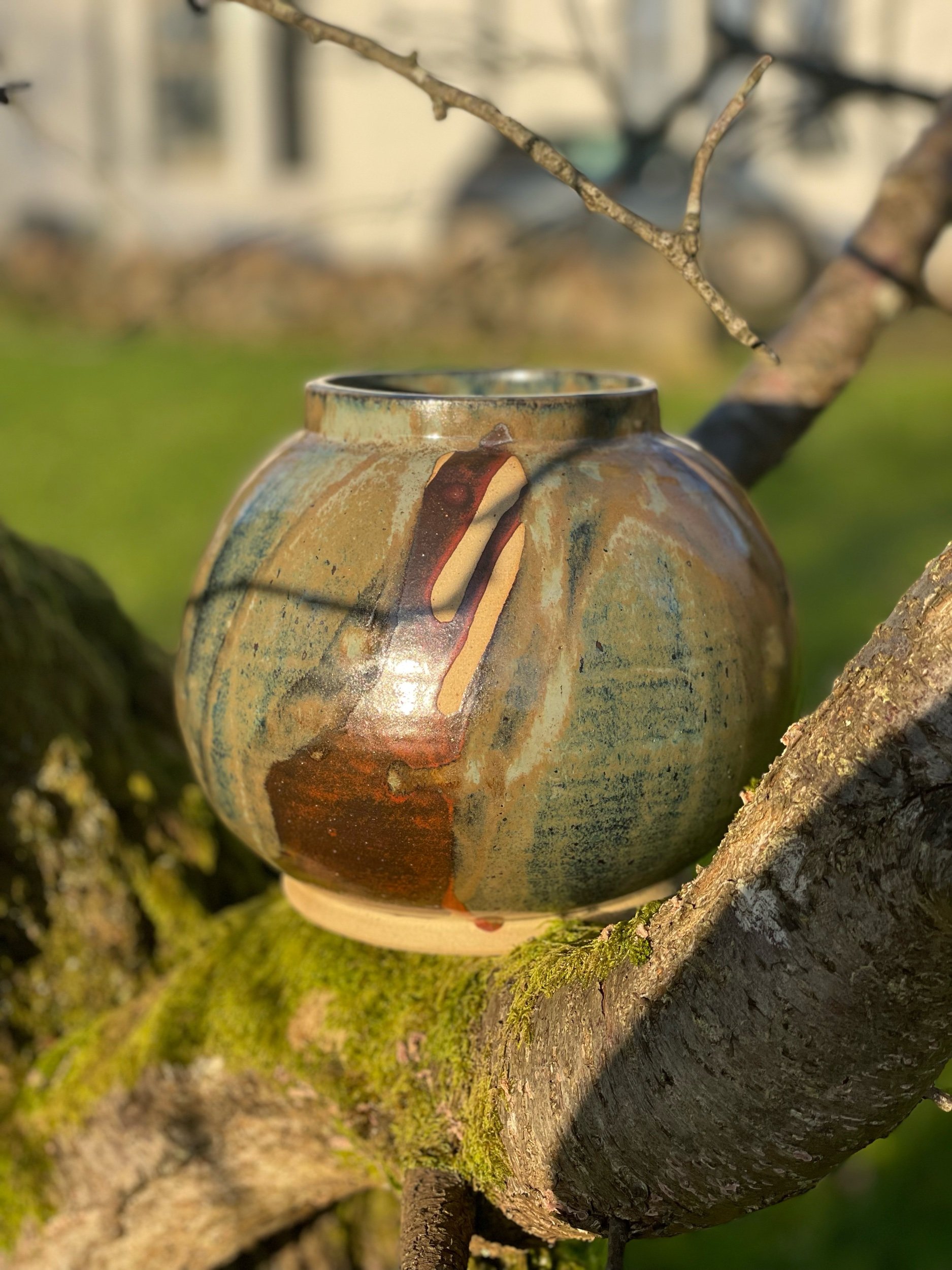 Round vase in midnight sky glaze