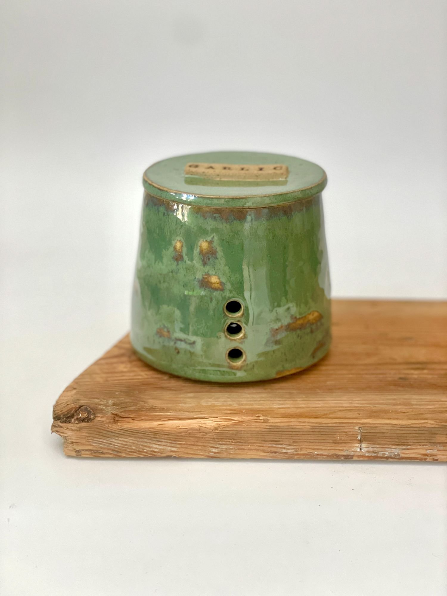 Garlic keeper in kelp glaze