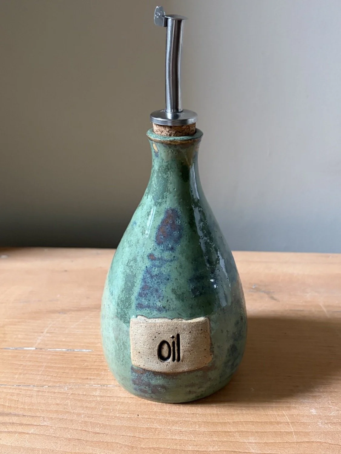 Oil pourer in pistachio glaze