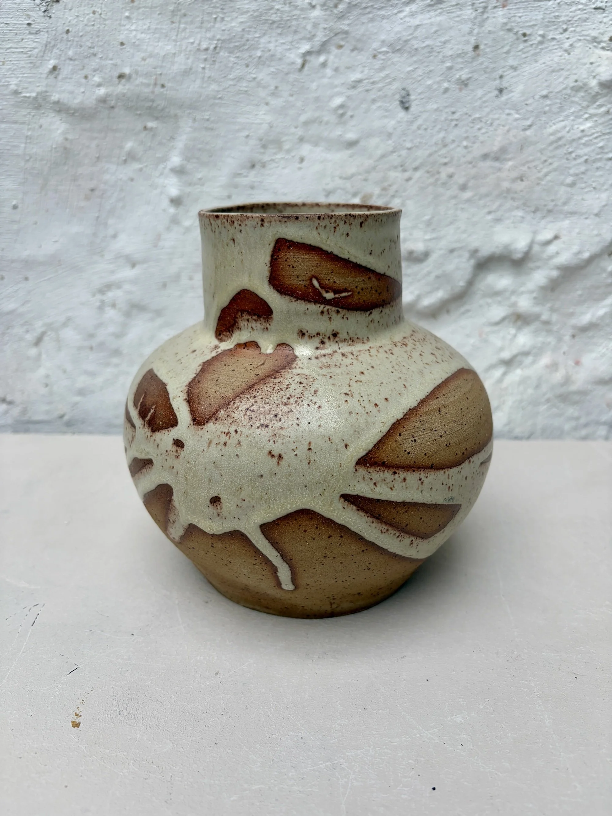 Vase in vanilla glaze