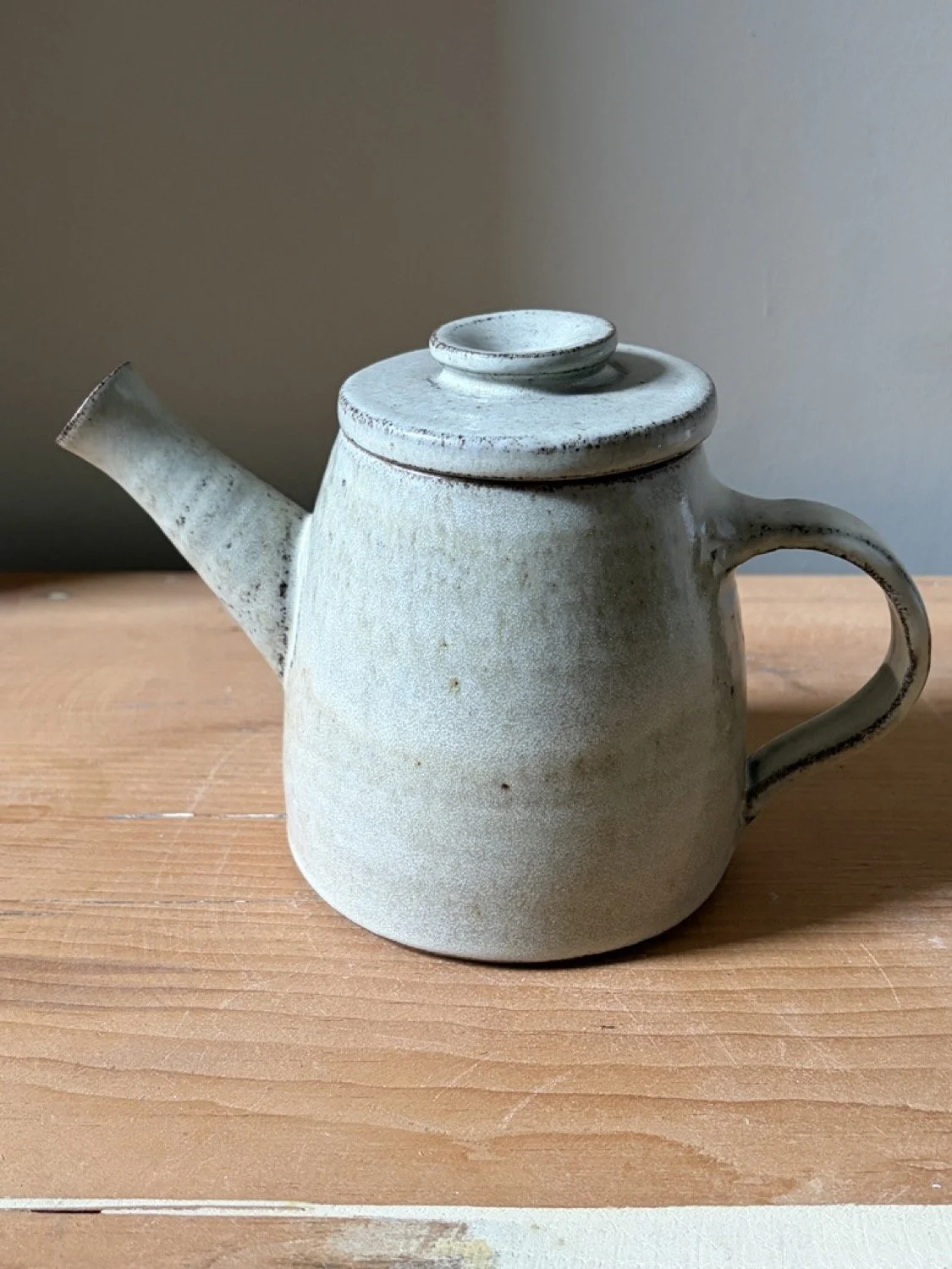 Teapot in grey clay with vanilla glaze