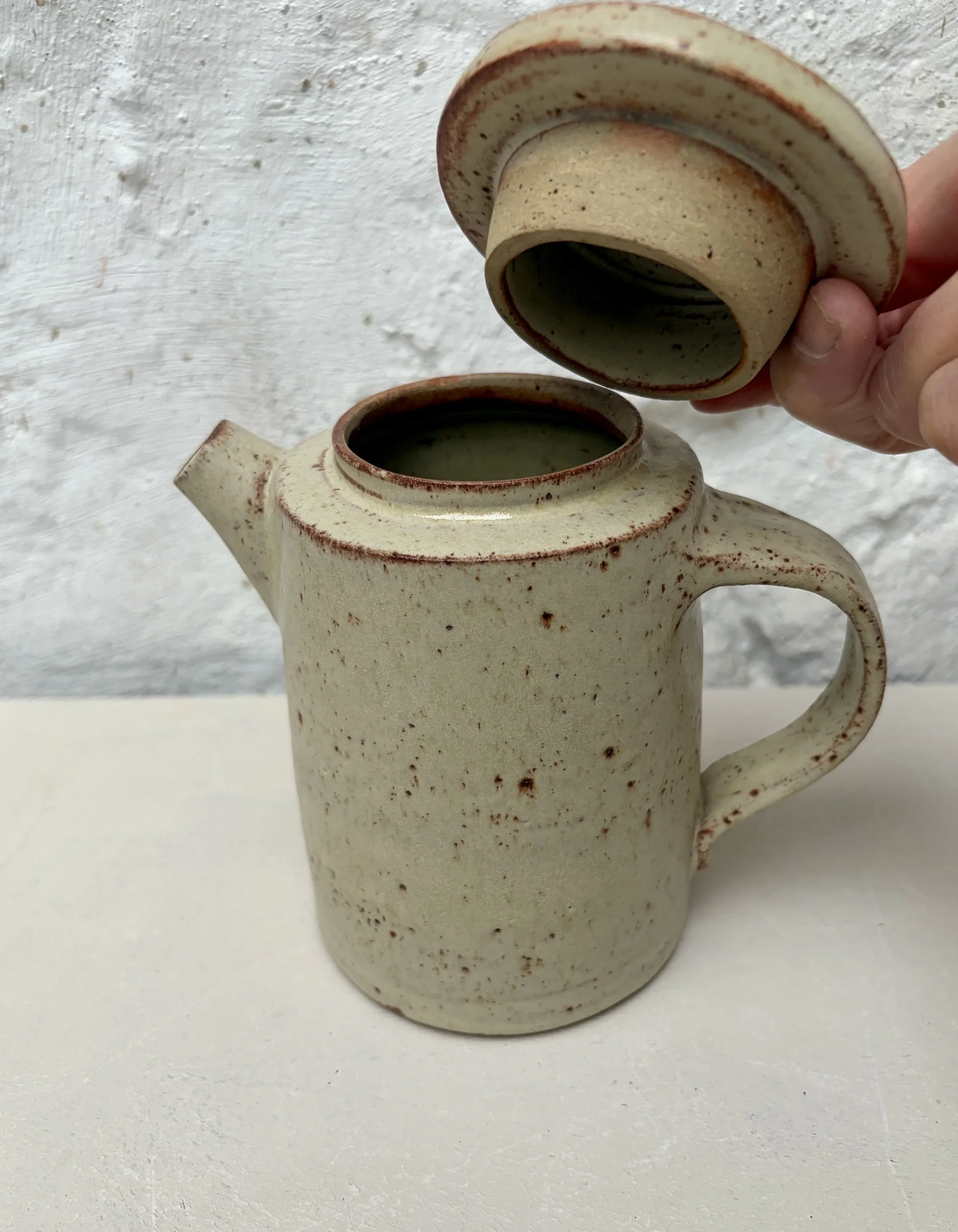 tea-coffee-pot-vanilla-action.jpeg