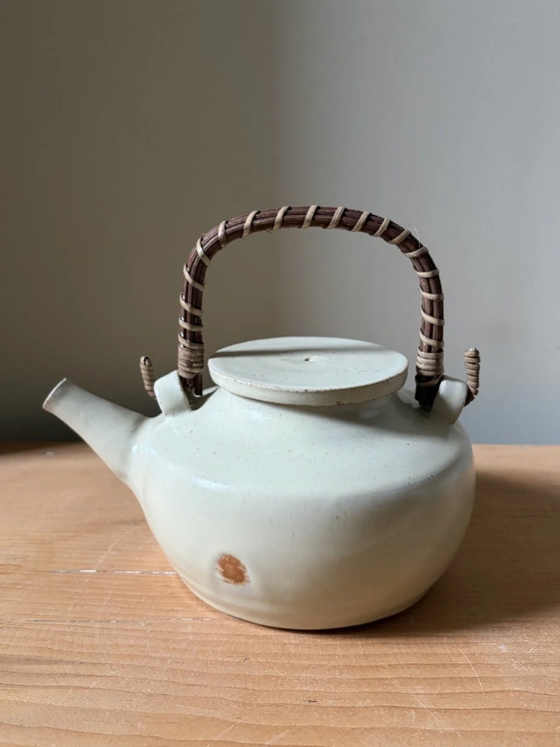 Teapot in Vanilla glaze with cane handle