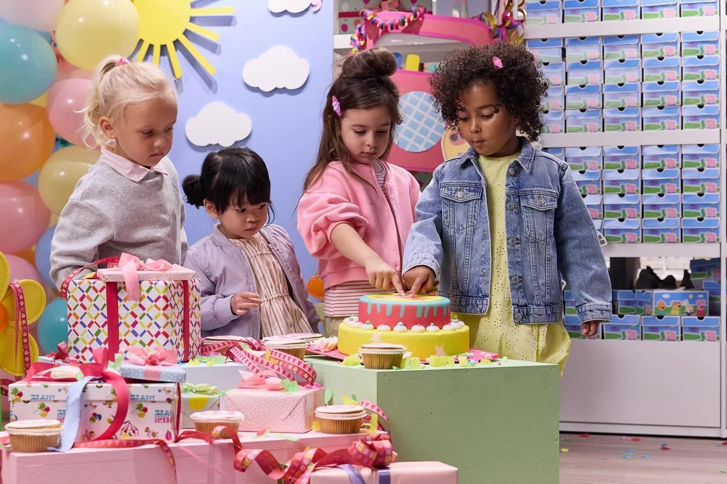 #744FashionWeek &ndash; Mini Edition &ndash; Peppa Pig, Part II

Party Pics 📸

Fotos: Lukas Bierholz @zvei_studios

#deichmann_schuhe #DEICHMANN