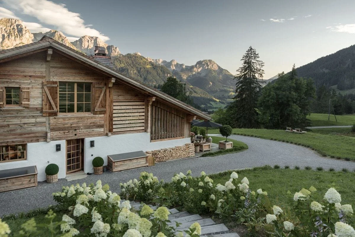 Alpine Interiors: How to Bring the Spirit of the Mountains into Your Home