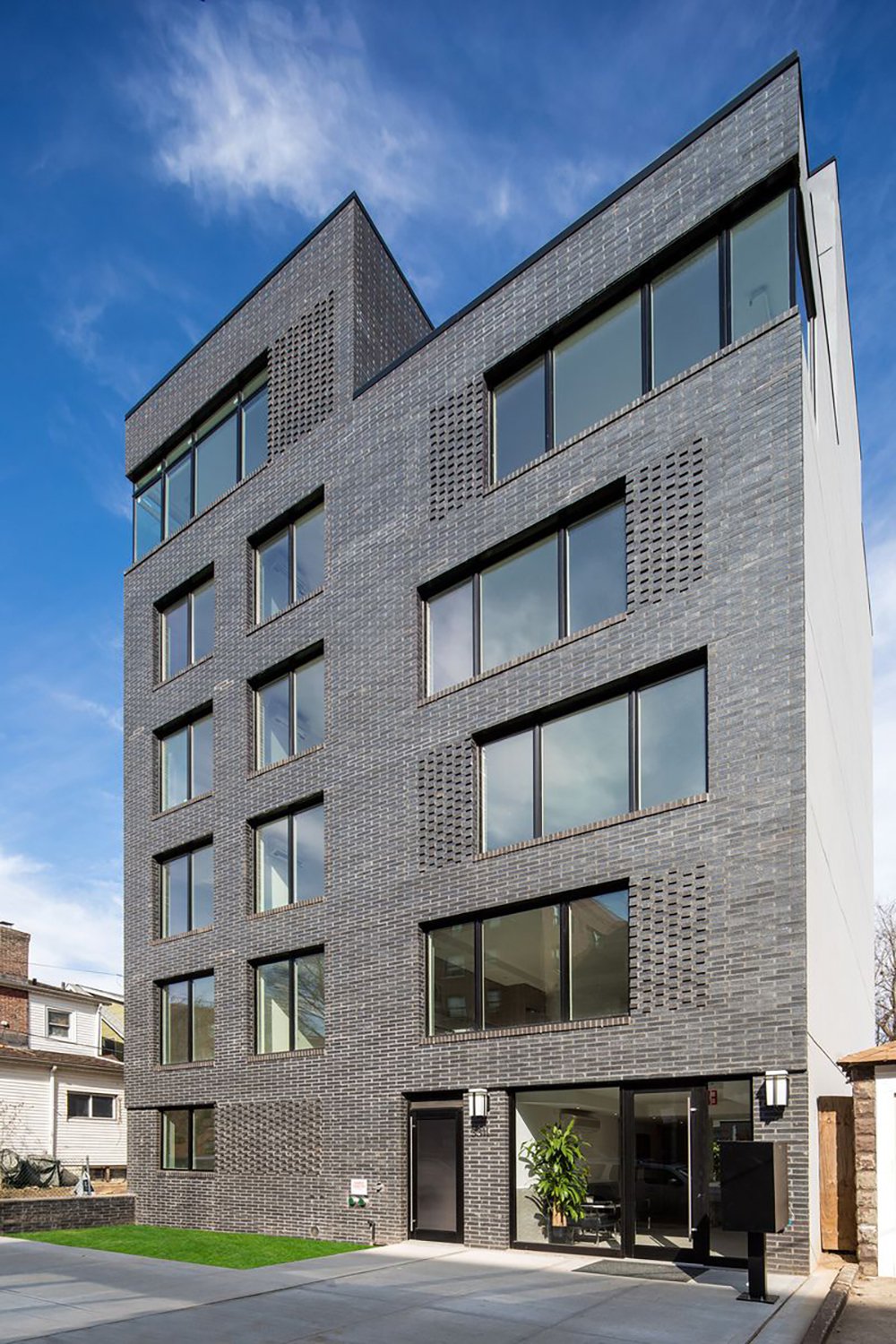 3311_newkirk_avenue_ext.jpg