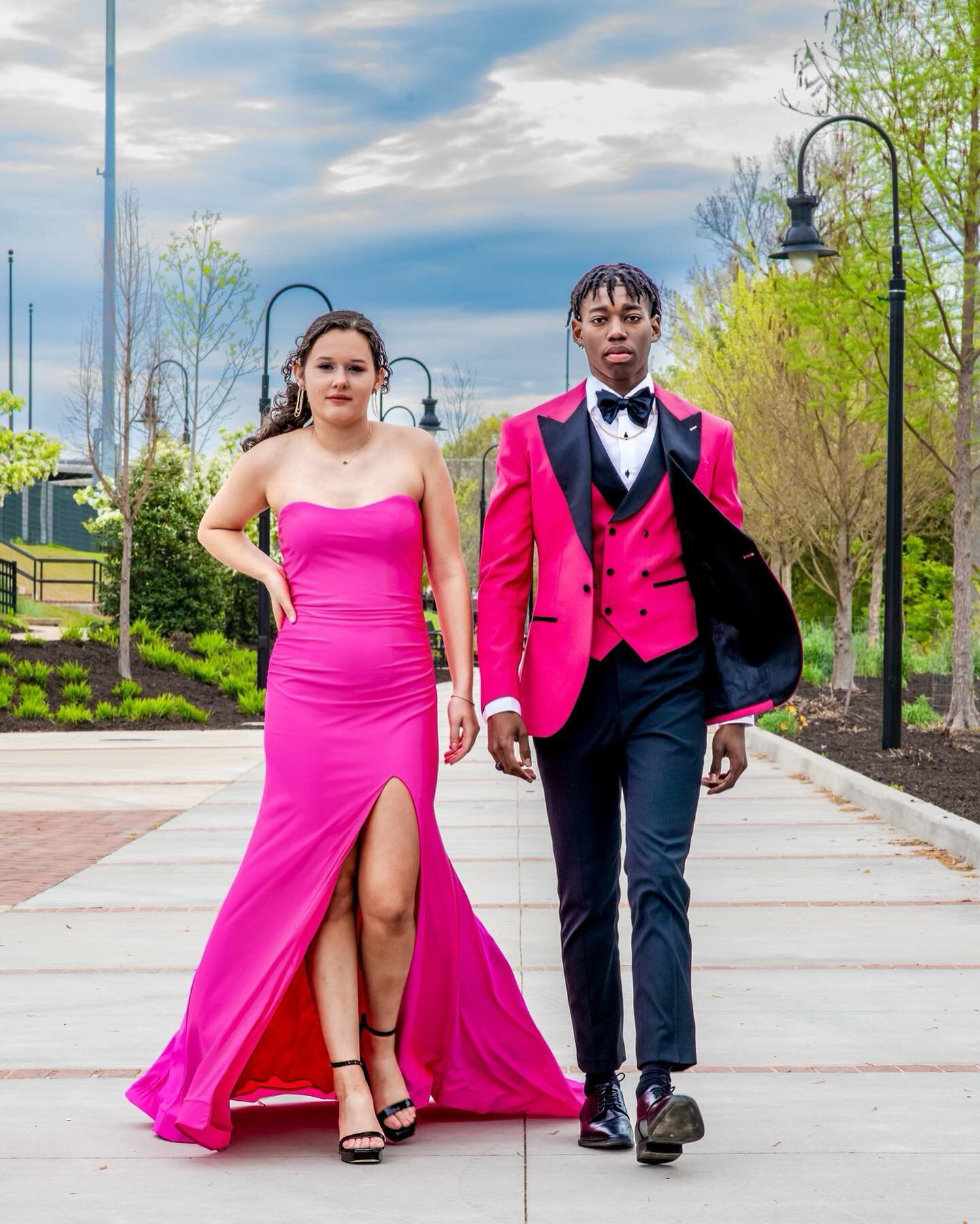 #Prom2023 S/O and congratulations to Philip Butler! For his #prom look, Philip chose a #custom #formal #ensemble in #fuchsia and black, #MadeToMeasure by @keithjonesmtm ✨ Stunning!