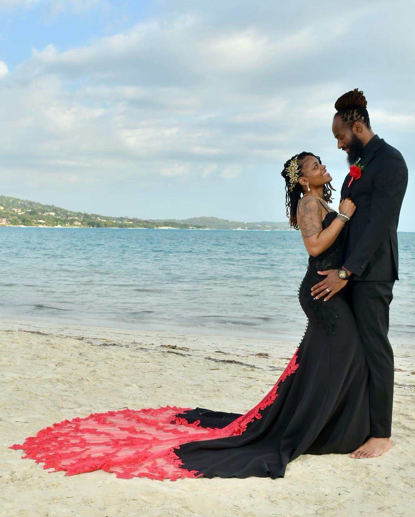 #WeddingWednesday S/O and congratulations to Montrell and India! It was an honor to create both #custom looks for their #destination #wedding! Montrell in #allblack 3-piece suiting paired with black shirting, #MadeToMeasure by @keithjonesmtm ✨; India