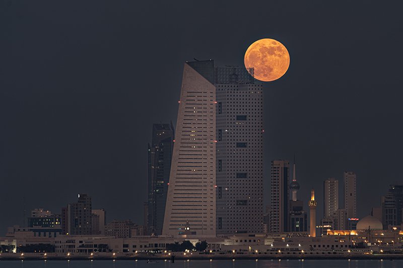 Full moon rising in Kuwait City