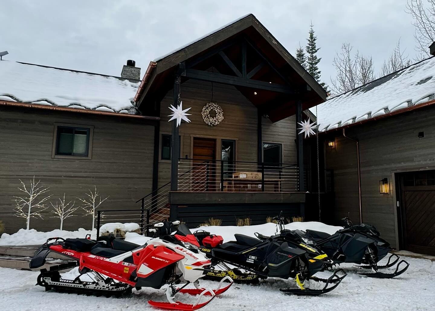 The adventures are endless at Back Forty Lodge!! Snow&rsquo;s great, trails are great! What more do you need?! 
#whitefishmontana #snowmobile #brap #vacationrental #skiwhitefish #skidoo