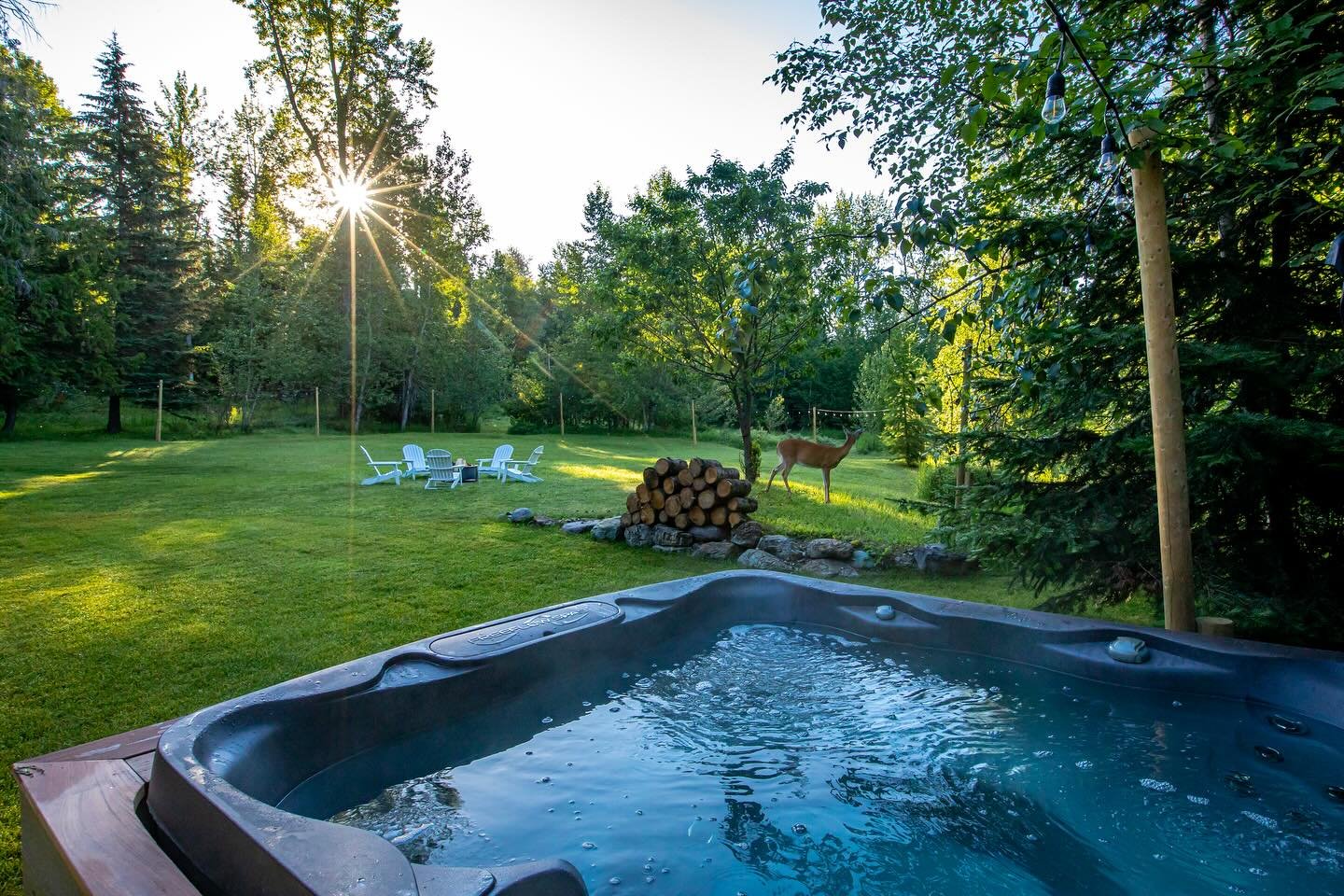 Nothing beats a serene soak in the hot tub with nature all around 🌿🦌. #Back40Lodge #WhitefishMontana #NatureRetreat&quot;