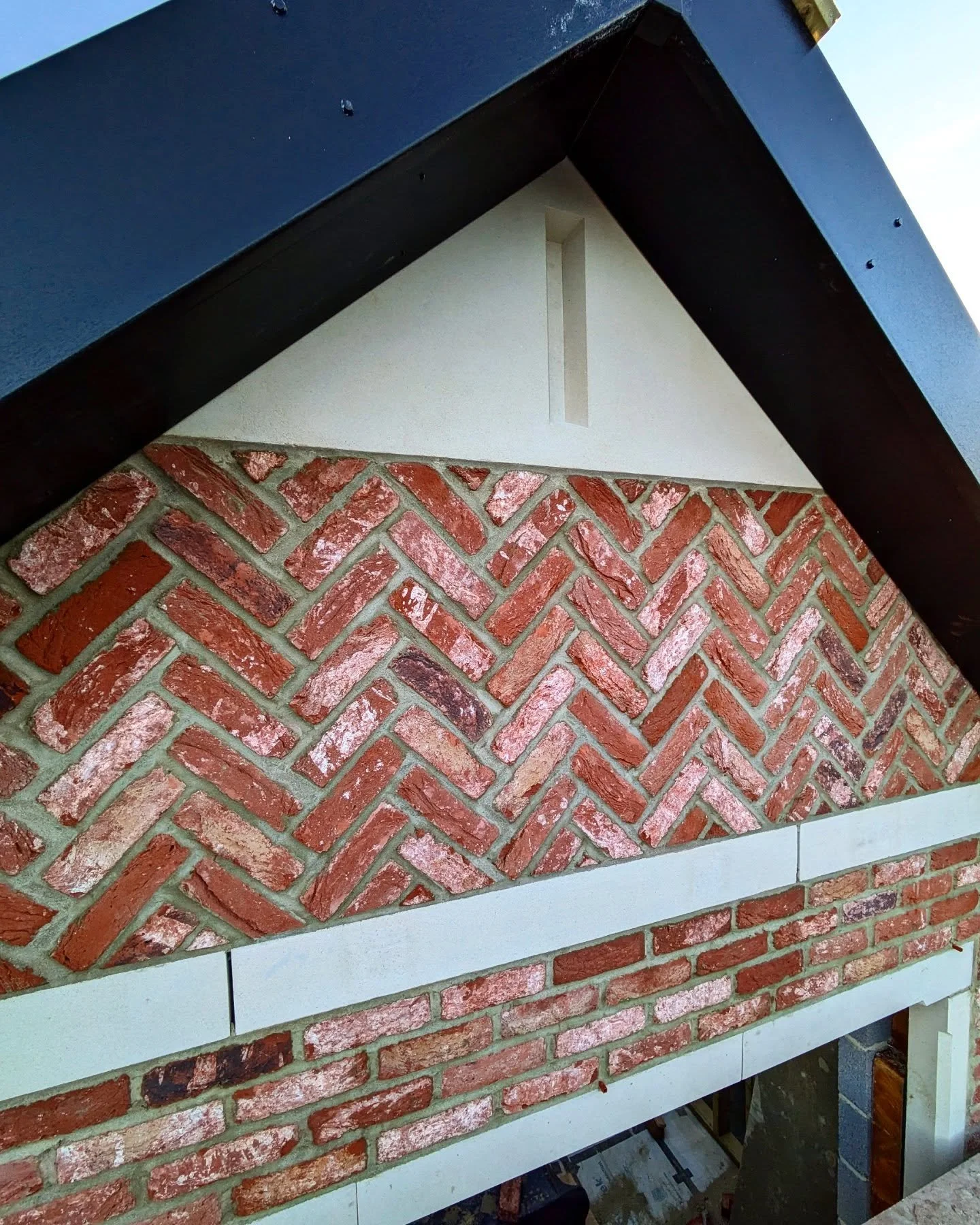 Here&rsquo;s our beautiful combination of Portland stone and herringbone brickwork, creating a stunning and unique finish to the gable ends of our new build in Harpenden 

Top craftsmanship! ⚒️🧱

#brickwork #stonework #craftmanship 
#builder #constr