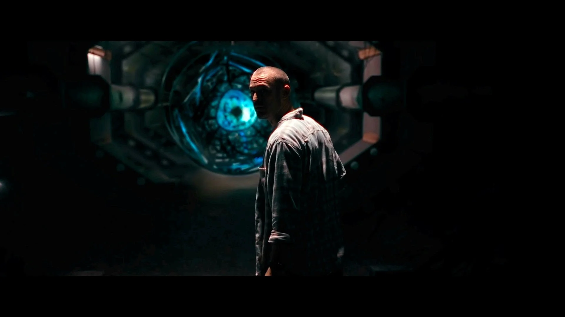 24.) Neil in tunnel0.jpg