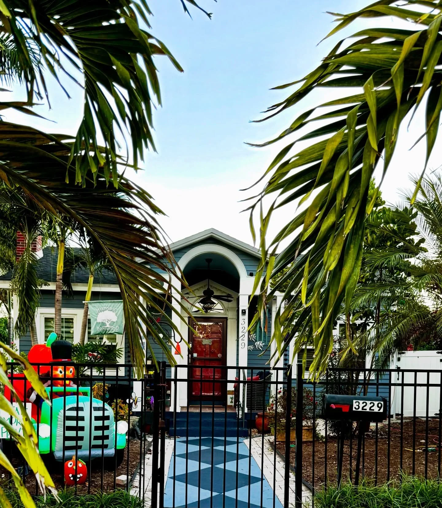 November Porch Party ✨
Friday, November 14 &middot; 7&ndash;10 PM
📍 3229 7th Ave. N.
Hosted by Sue &amp; Mark Croson

Step into the Blue Zone in the Greenwood and spend an evening exploring plant-based dishes, community magic, and that classic Histo