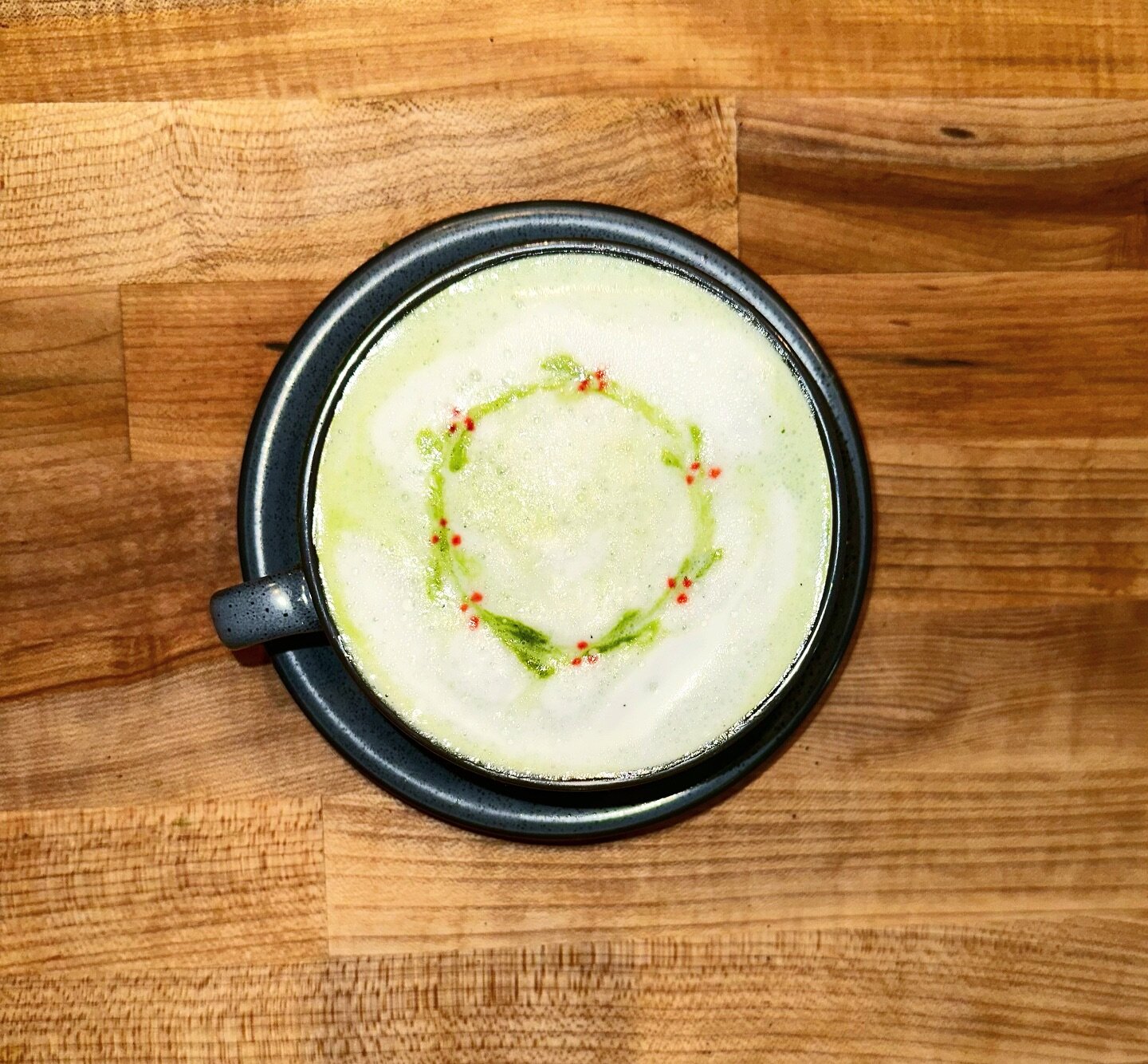 We&rsquo;re really starting to feel the Christmas spirit around here!
.
.
.
.
.
#matcha #matchalatte #latteart #harrisonburg #harrisonburgva #glutenfreebakery