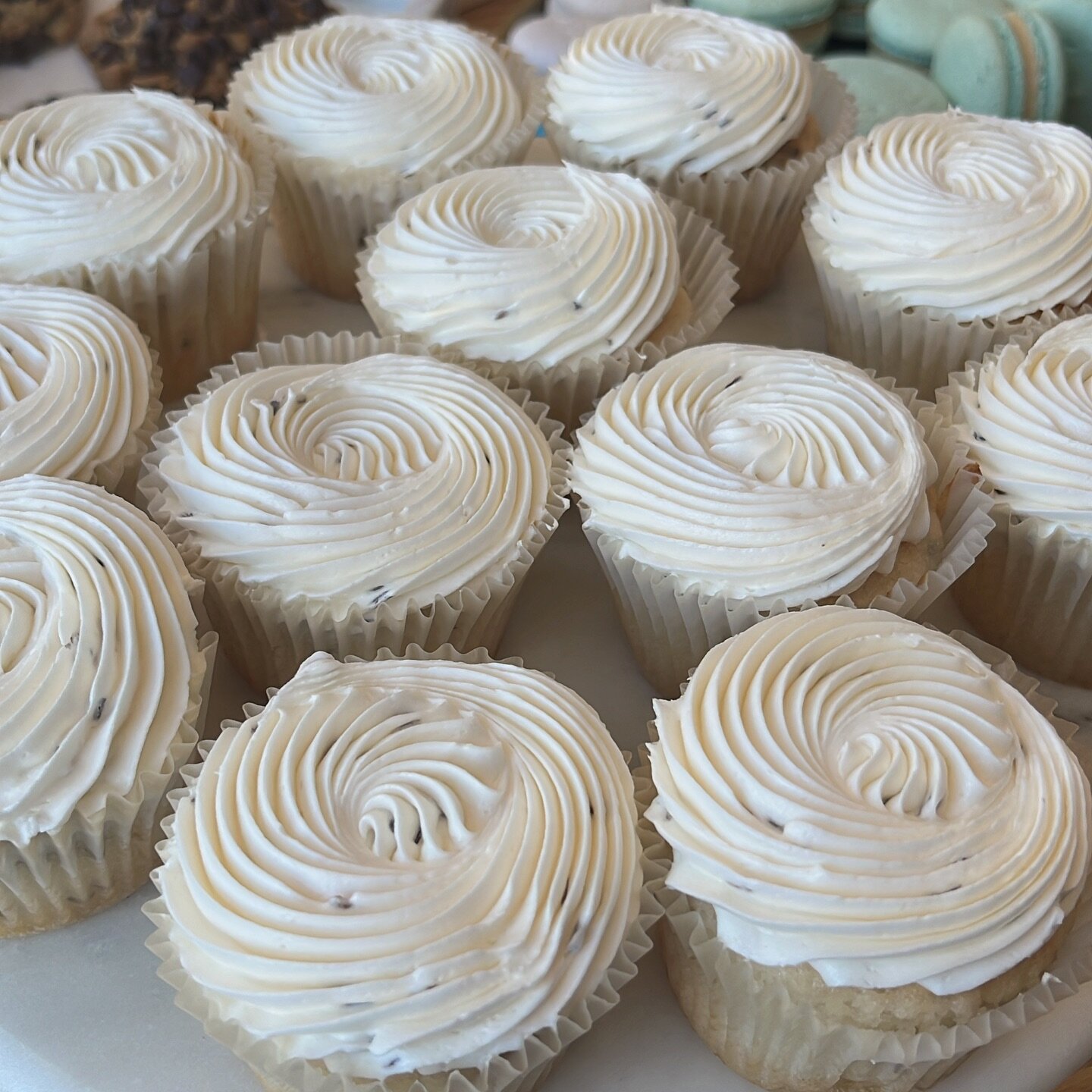 Some lovely vegan lavender cupcakes are available today! Come beat the cold weather with a hot latte and one of these babies!
.
.
.
.
.
#glutenfree #vegan #glutenfreebakery #cupcakes #jmu #downtownharrisonburg