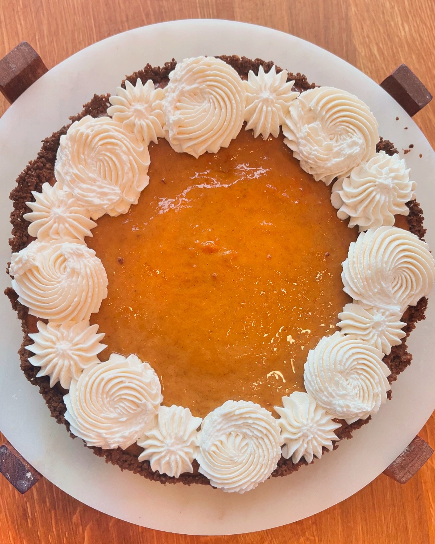 Pumpkin pie has been making its way back into our pastry case! Pair it with our fall speciality lattes for a cozy and comforting sweet treat.
.
.
.
.
.
#pumpkinspice #pumpkinpie #glutenfree #glutenfreebakery #harrisonburgva