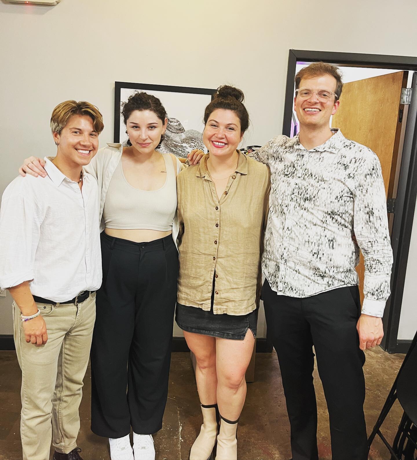 We’re loving the magic of experimental collaboration 🧡🧡 Live nude art models, baroque music, and  community of sketch artists + audience. Soooo good. 
✨Musicians✨
Violinist Shaleah Feinstein @hashtagshaleah 
Violinist Theo Espy @theoespy 
V