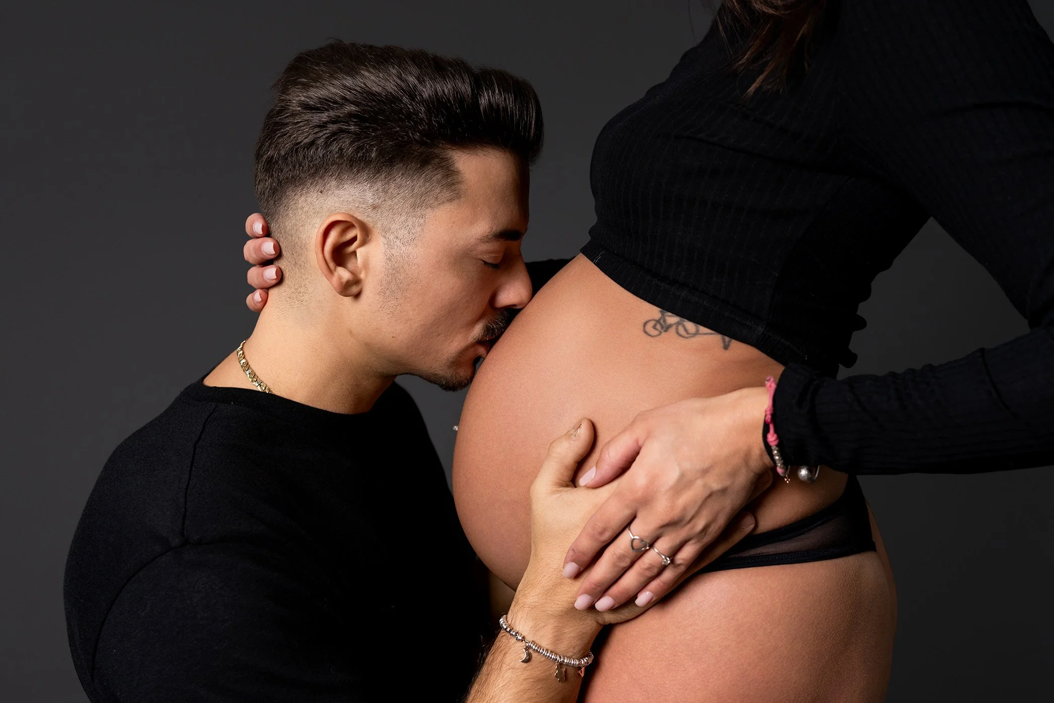 Schwangerschaftsfotos Saarbrücken Schwangerschaft Shooting Saarlouis Schwanger Fotograf Saarland Babybauchfotos Saarbrücken, Saarland, Saarlouis, Merzig, Babybauch Shooting, Fotograf für Schwangerschaft Saarland, besondere Schwangerschaftsfotos im Sa