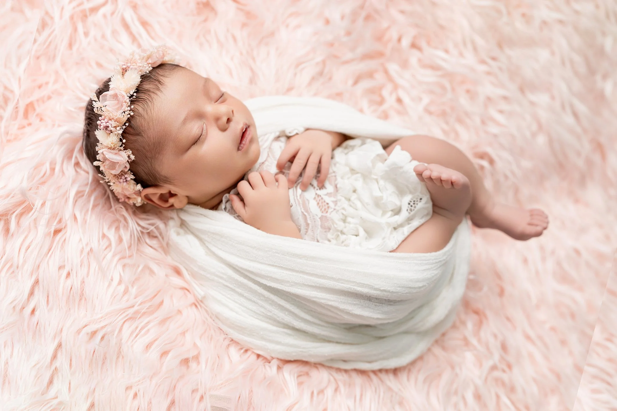 Babyshooting Saarbrücken Newbornfotos Saarland  Newborn Shooting Saarbrücken Babyfotograf Saarland Saarbrücken Saarlouis Völklingen Newbornshooting Baby Shooting Babyfotos Babyshooting Newbornfotografie Newbornshooting Familienshooting Familienfotos 