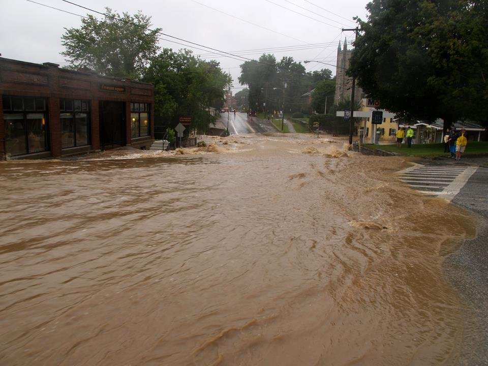 river past 4 Conant Sq..jpg