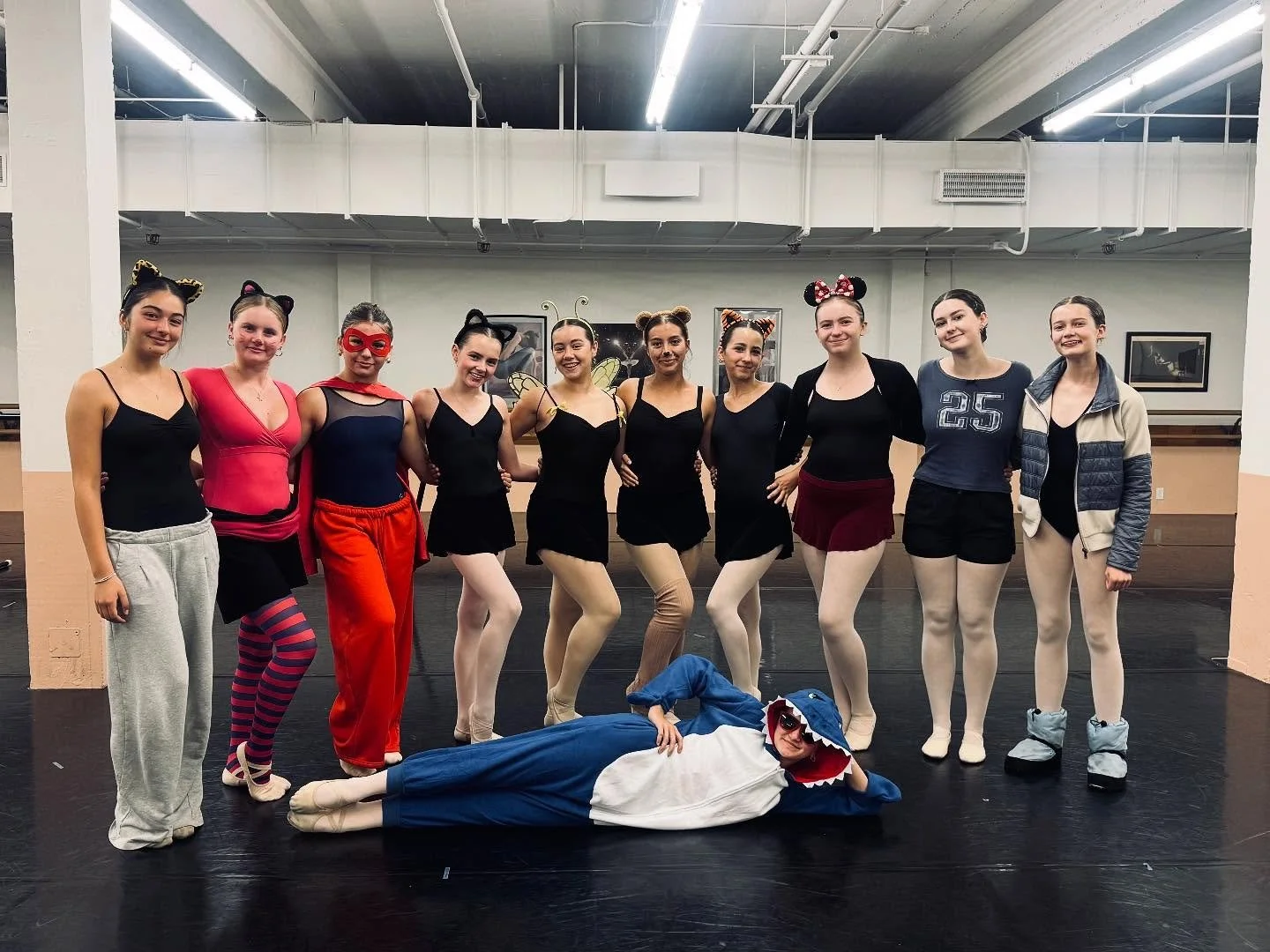 Happy Halloween from this dancing crew! 
#happyhalloween #ballet #ballerinas #bunheads #balletgram #balletpost #balletlove #loveofballet #instaballet #instagramballerinas #beautifulballerinas #dance #dancergram #ventura #venturacounty #balletacademy