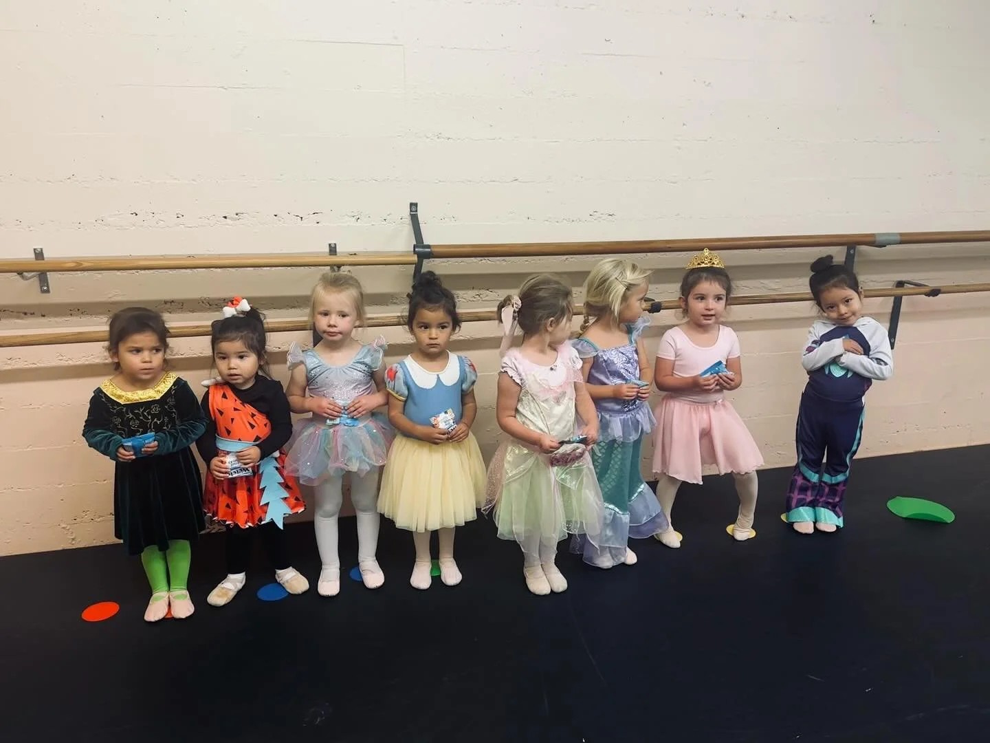 Let the Halloween fun continue!! Saw some cuties this morning at the studio in our Creative Movement, Pre-ballet and prep-level 1 classes! 

#happyhalloween #ballet #ballerinas #bunheads #balletgram #balletpost #balletlove #loveofballet #instaballet 
