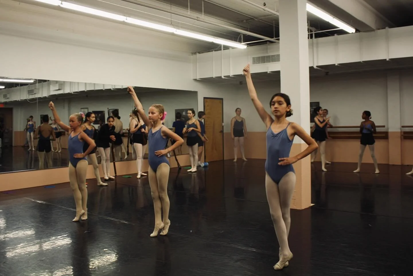 We are so thankful for our BAV and VCB families! Hope everyone has a Happy Thanksgiving with their loved ones! 

#ballet #ballerinas #bunheads #balletgram #balletpost #balletlove #loveofballet #instaballet #instagramballerinas #beautifulballerinas #d