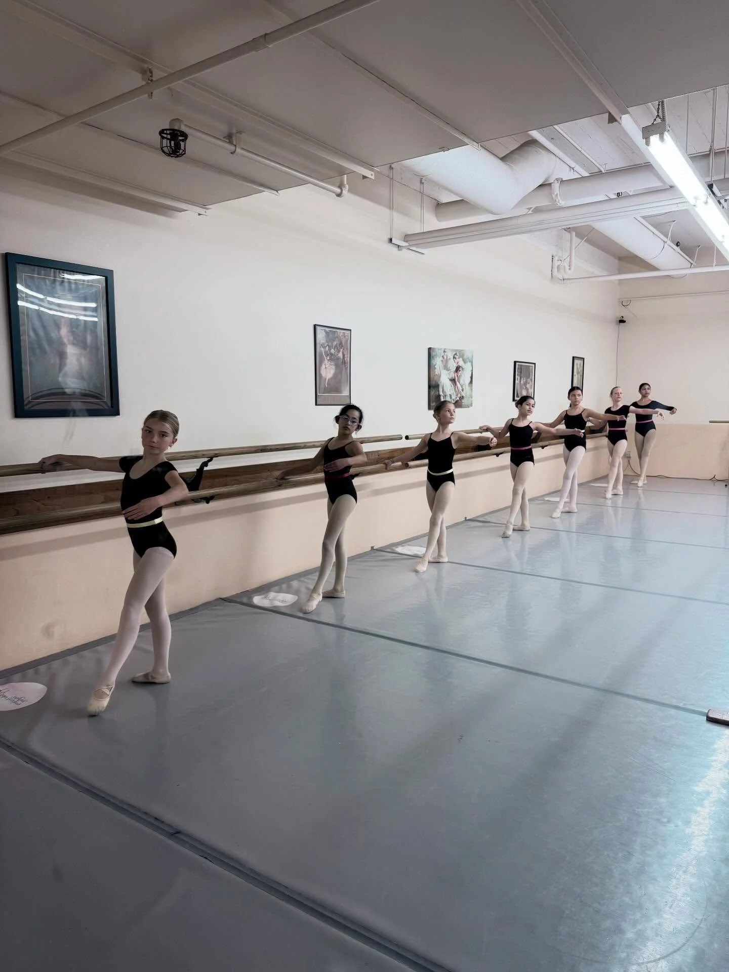 The studio will be closed for Presidents Day Monday, February 16th. 

#ballet #ballerinas #bunheads #balletgram #balletpost #balletlove #loveofballet #instaballet #instagramballerinas #beautifulballerinas #dance #dancergram #ventura #venturacounty #b