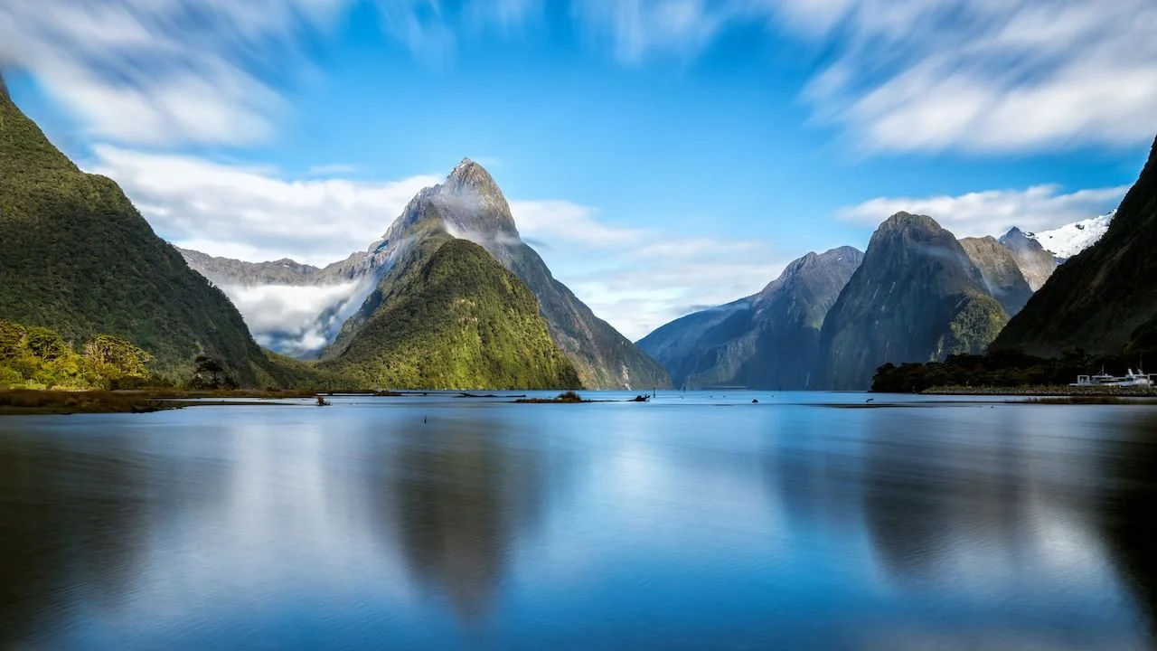 Milford-Sound-New-Zealand..jpg