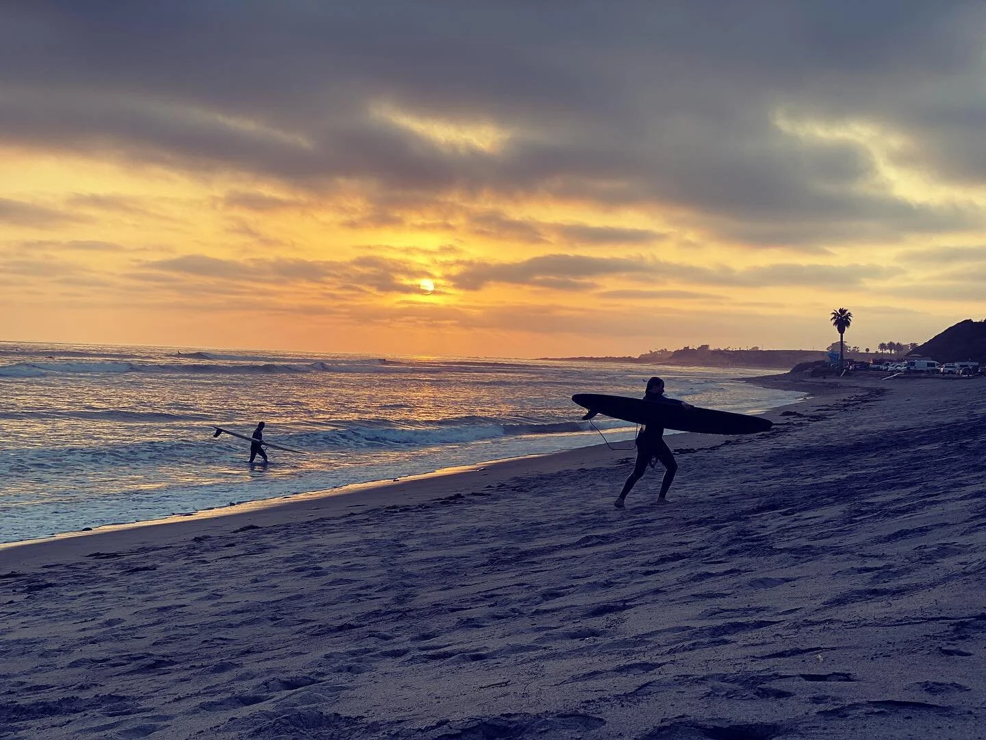 Living the dream @salty__sensations with @leahloves @kassiasurf