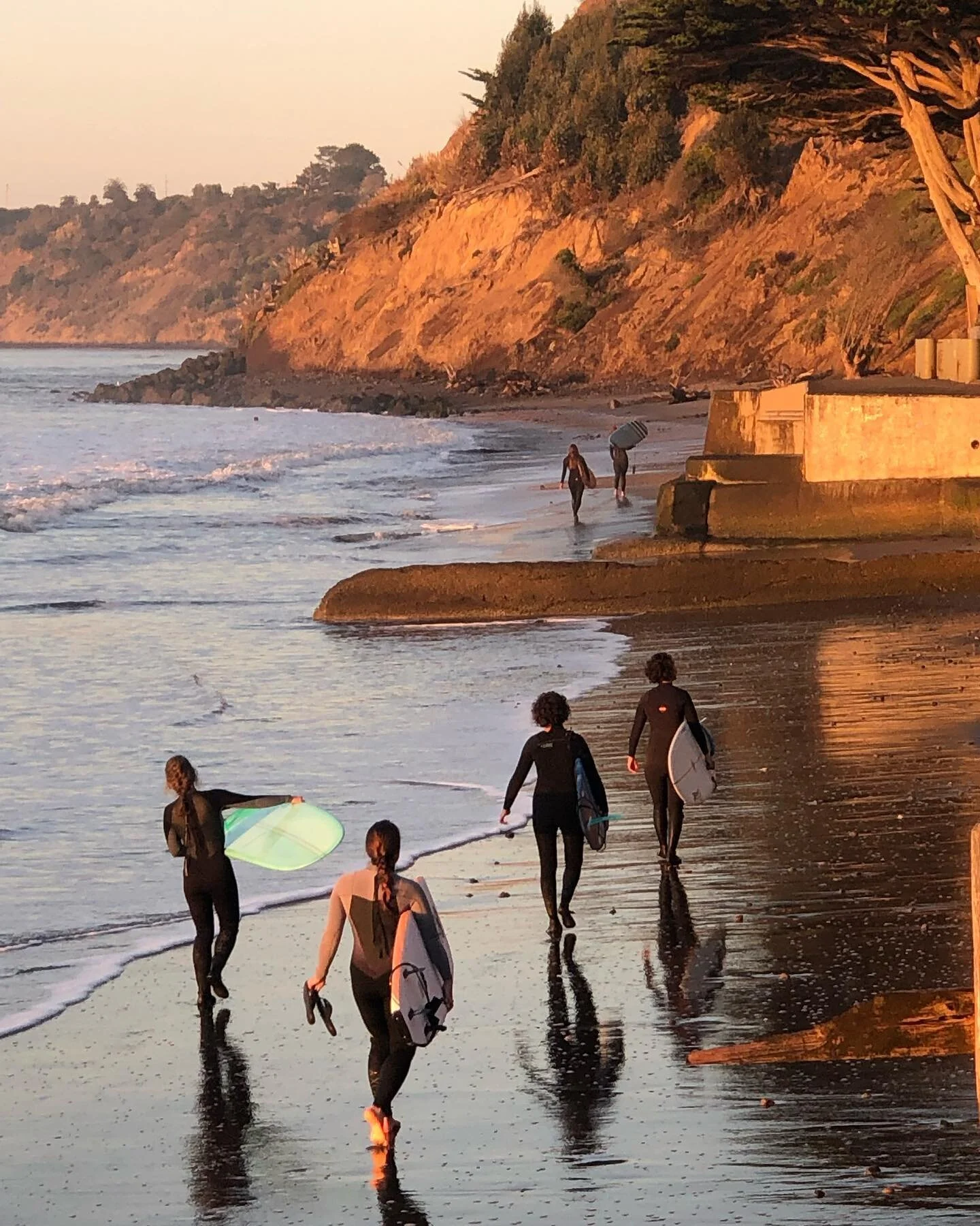Dawn patrol 🏄🏻&zwj;♀️

#surfbuddies
#waterwarmerthantheair