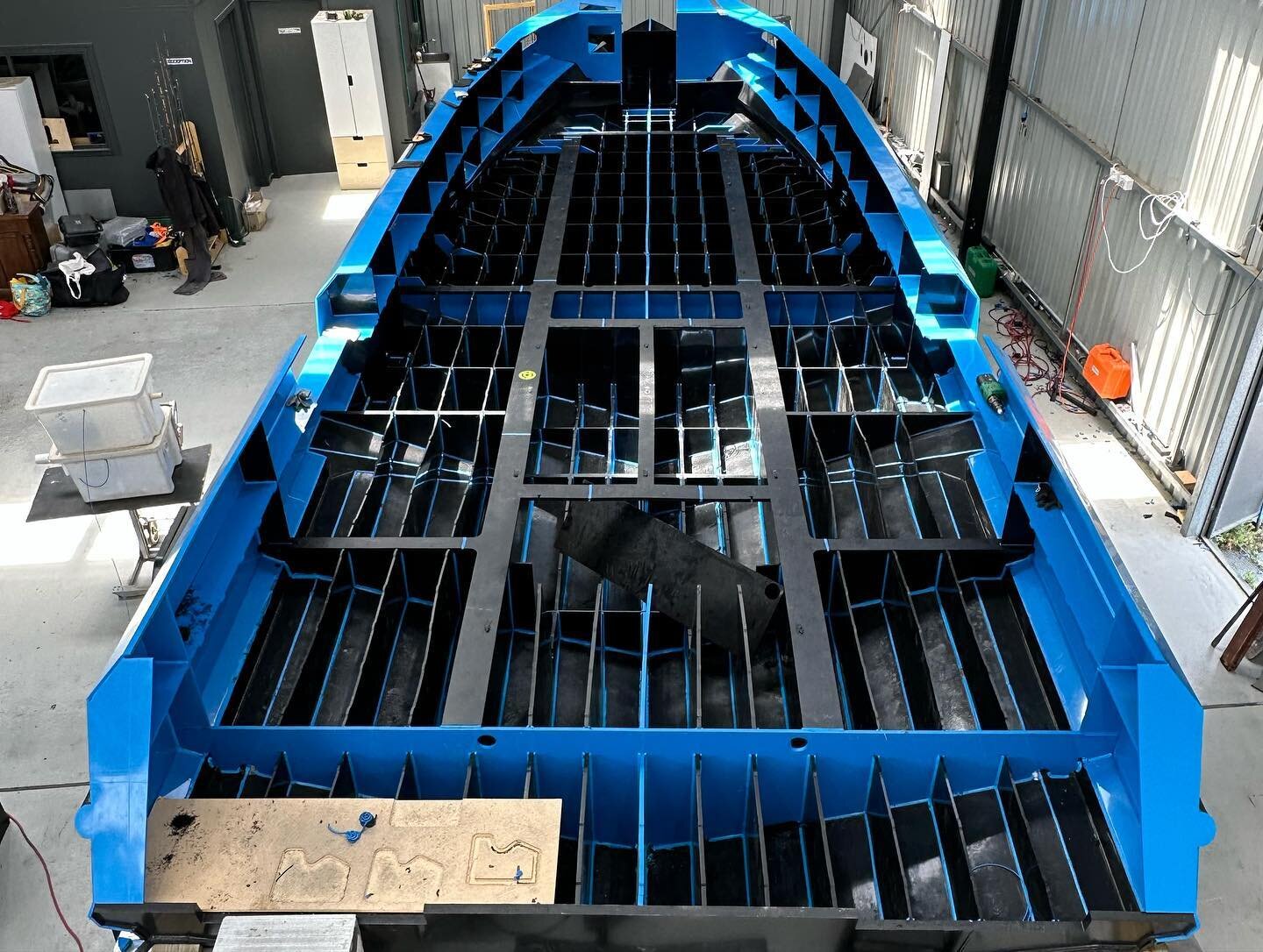 While the rest of us having been having a Christmas break, Dale at #hdpmarine has been working away on the @alumarine.net.au 12m HDPE Z bow demo boat. #hdpeboats #australianboats #commercialboats #polyboat