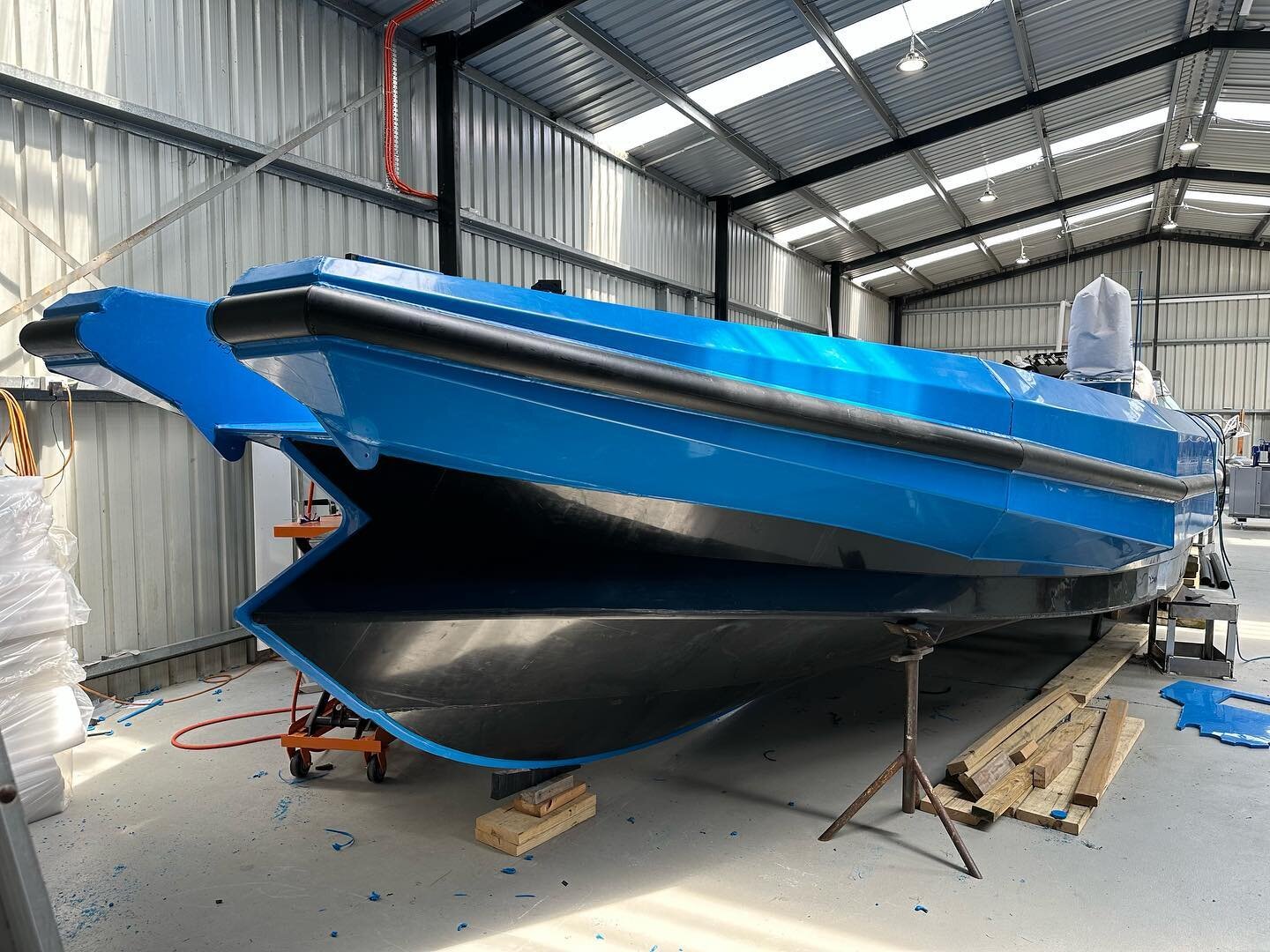 Progress update on the 12m HDPE beast at Alumarine/HDPmarine.
#hdpeboat #nextlevel #polyboat #workboatsaustralia #australianboats #domesticcommercialvessel #