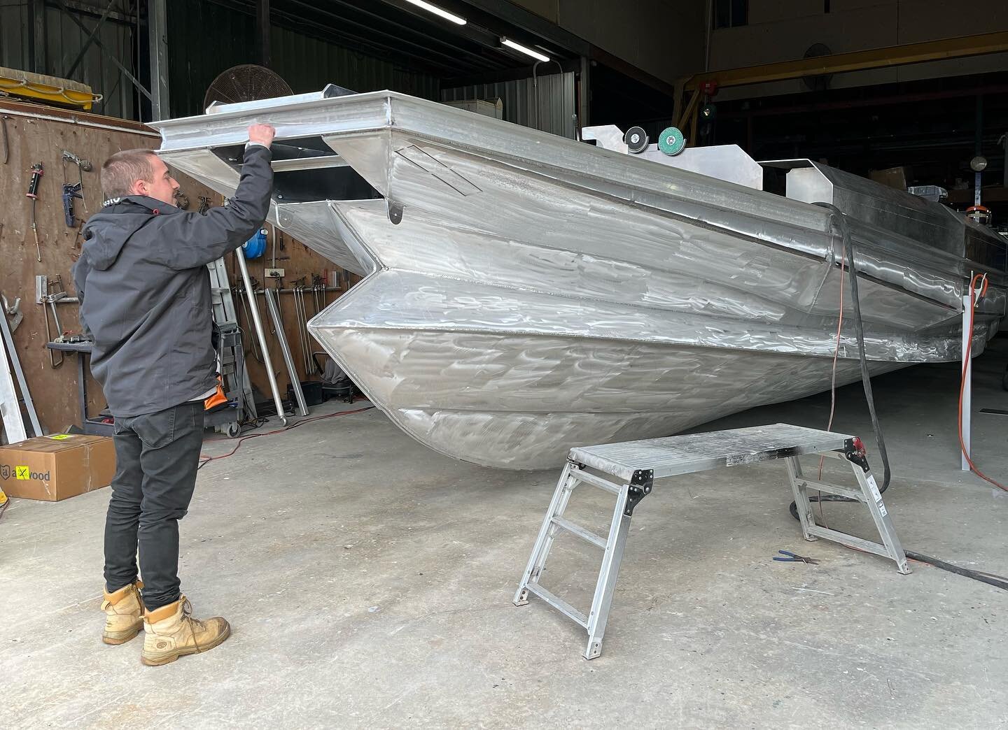 7 years of close collaboration with Alumarine has fostered a deep trust between our companies, allowing CTMD to push the boundaries and innovate. Our latest project, a 12m double stepped, Z-bow monohull, showcases this freedom to explore new concepts