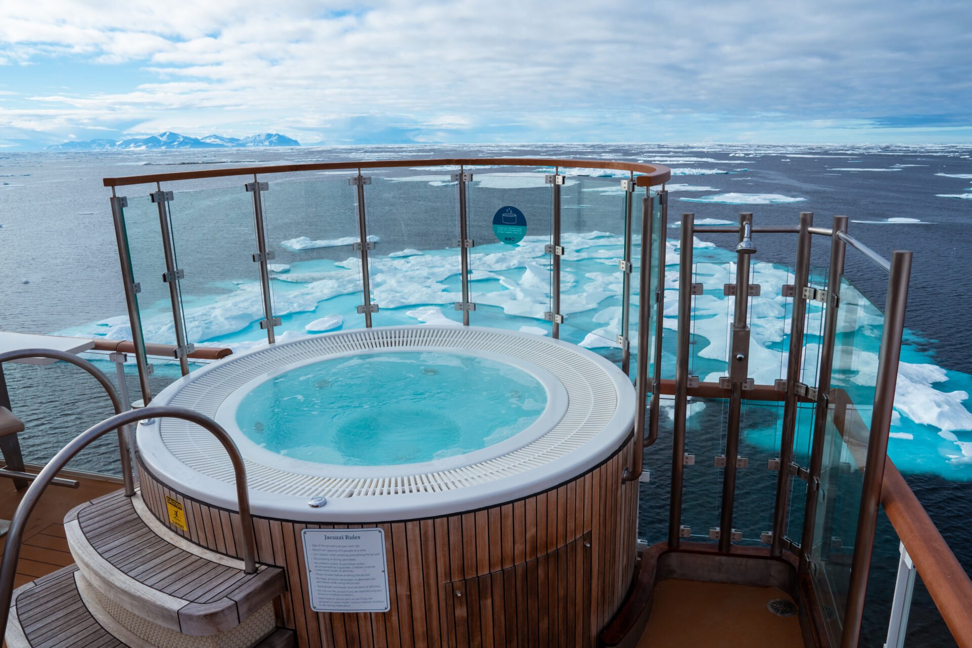 Jacuzzi-The-Greg-Mortimer-Tyson-Mayr-scaled.jpg