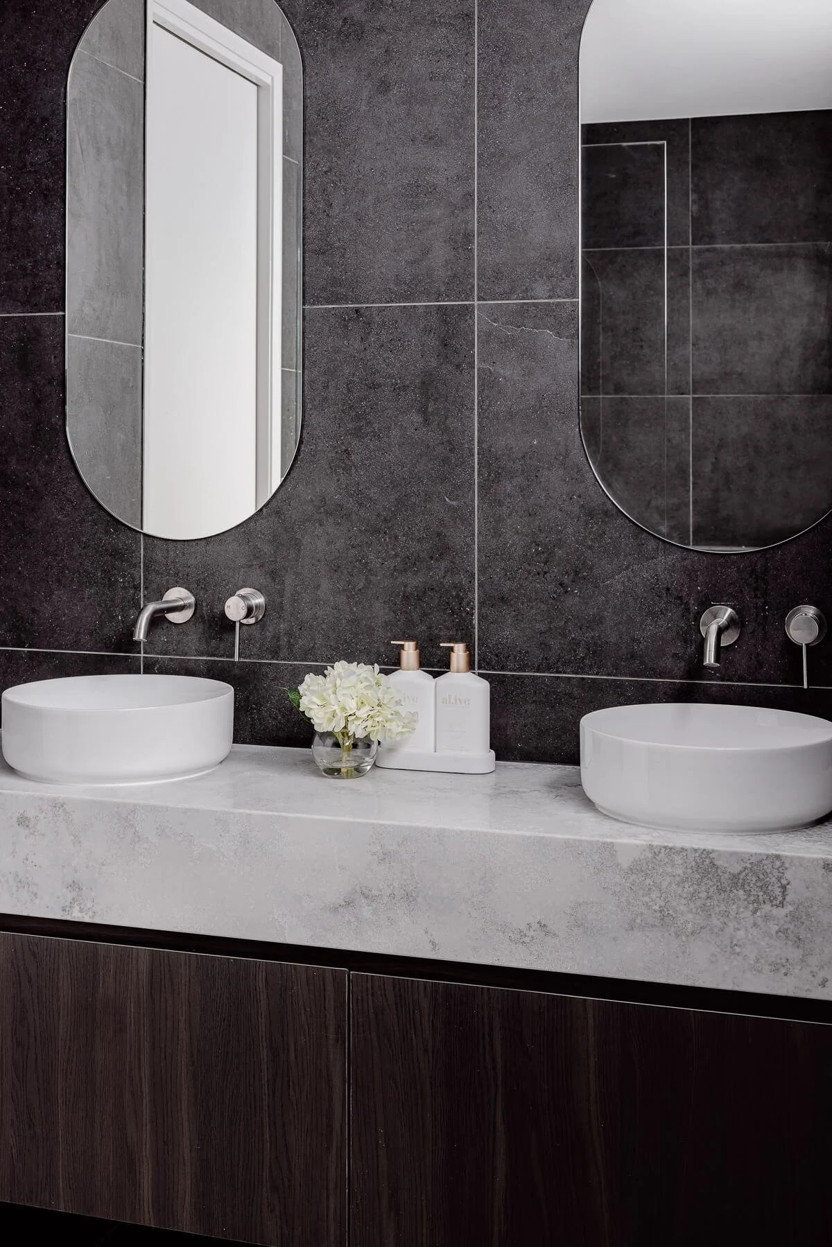 Pavo Street Dark Scheme — Polina Radchenko Interiors