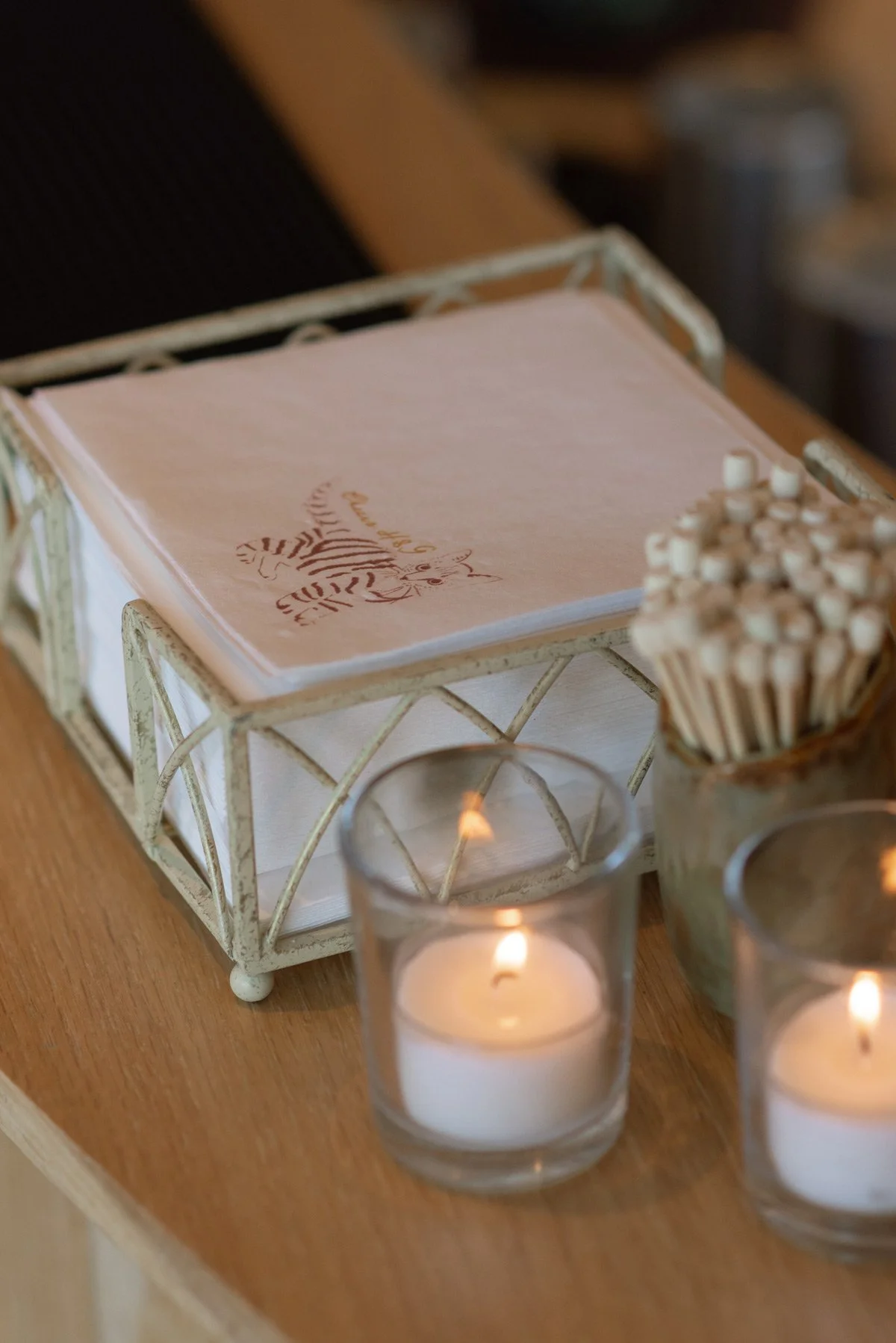 Napkins and candles at wedding bar